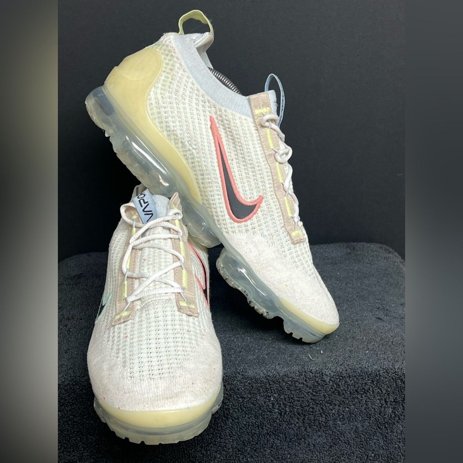 Nike Nike Air VaporMax Flyknit 2021 Mismatched Swoosh Sneakers Size US 6.5 / EU 39-40 - 4 Thumbnail