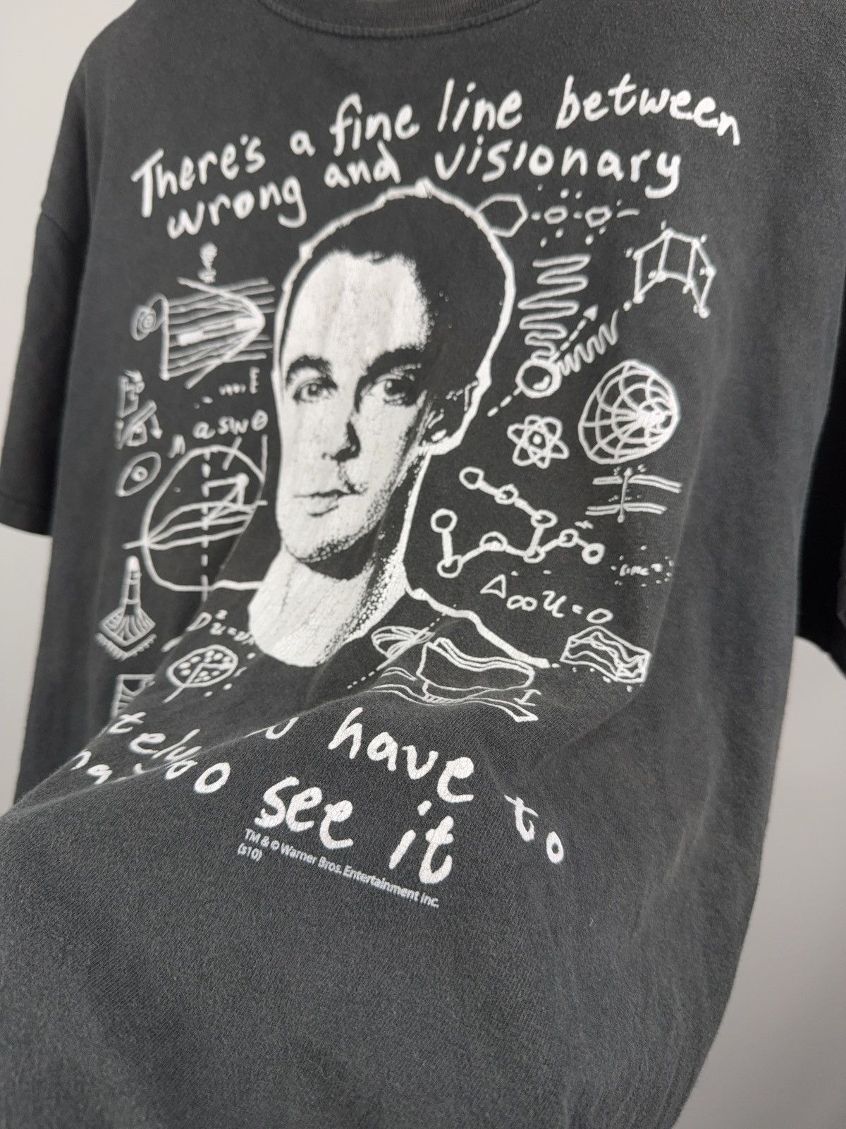 Warner Bros The 00s Y2K Big Bang Theory Logo Sheldon Cooper Tee Vintage Size US L / EU 52-54 / 3 - 7 Thumbnail