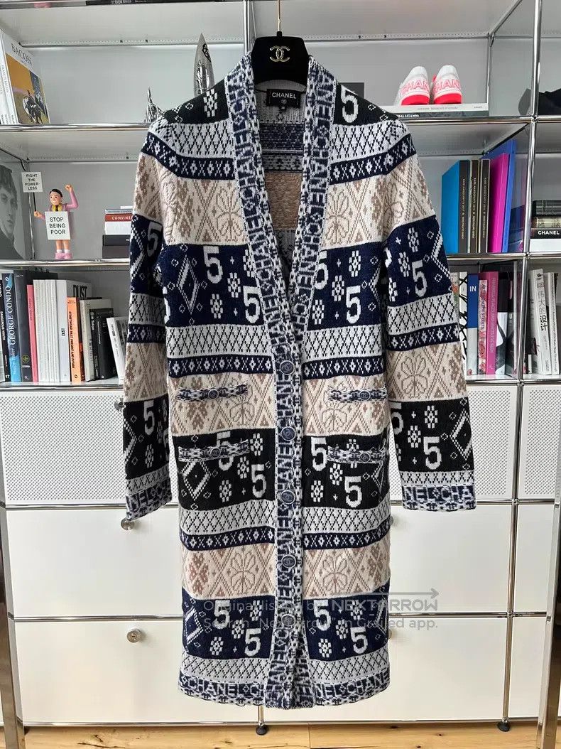 Chanel Chanel 20b No. 5 Snowflake Cashmere Long Knitted Cardigan Size XS / US 0-2 / IT 36-38 - 1 Thumbnail