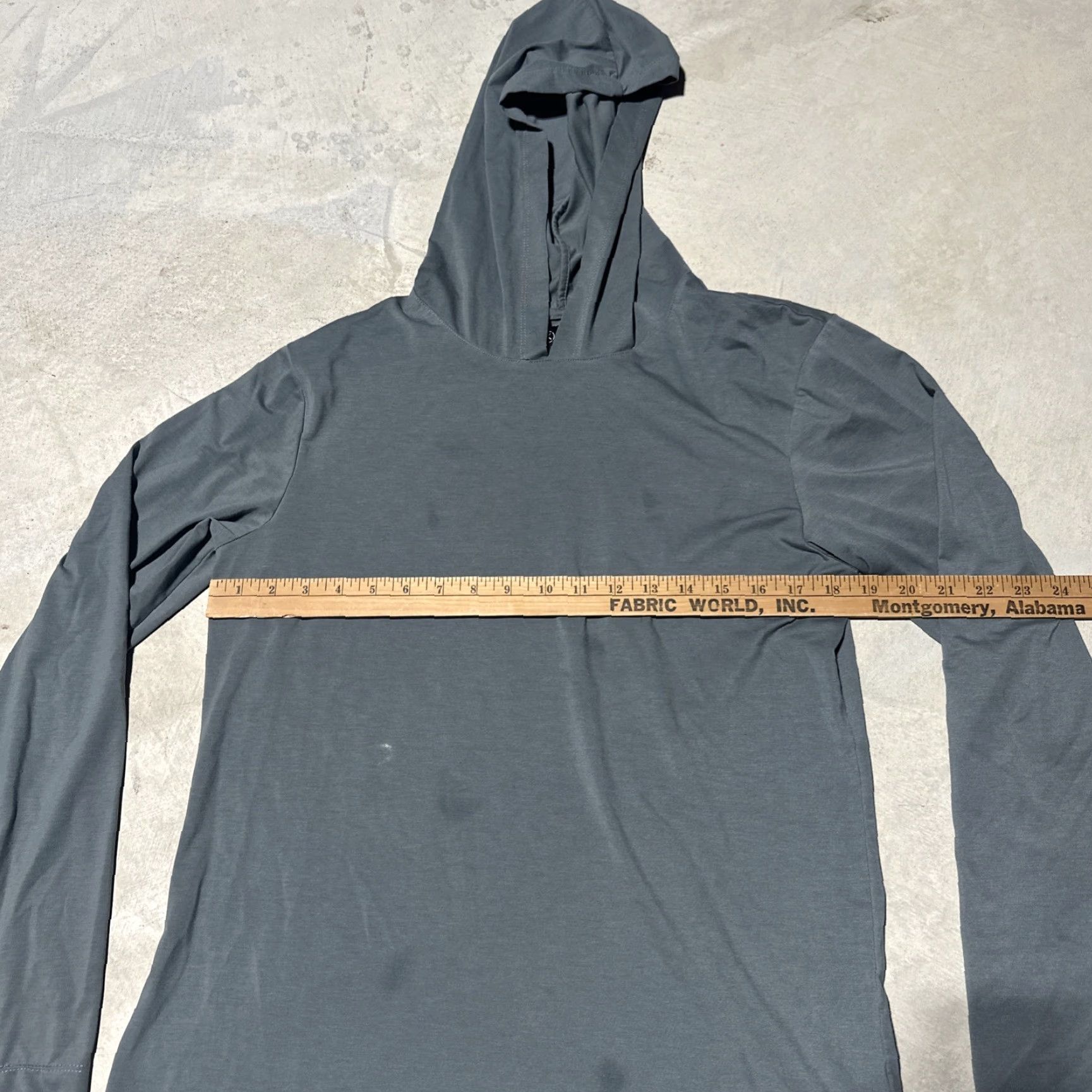Cuts Cuts Hoodie Shirt Mens M Gray Elongated Curved Hem Lightweight All Seasons Hooded Stain Marks Size US M / EU 48-50 / 2 - 5 Thumbnail