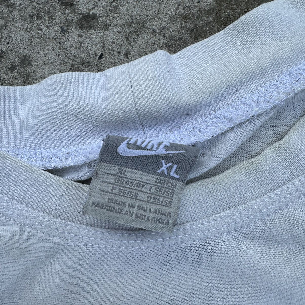 Nike VTG Japanese Style Nike Air T-shirts Big Logo Y2K Trashed Size US XL / EU 56 / 4 - 7 Thumbnail