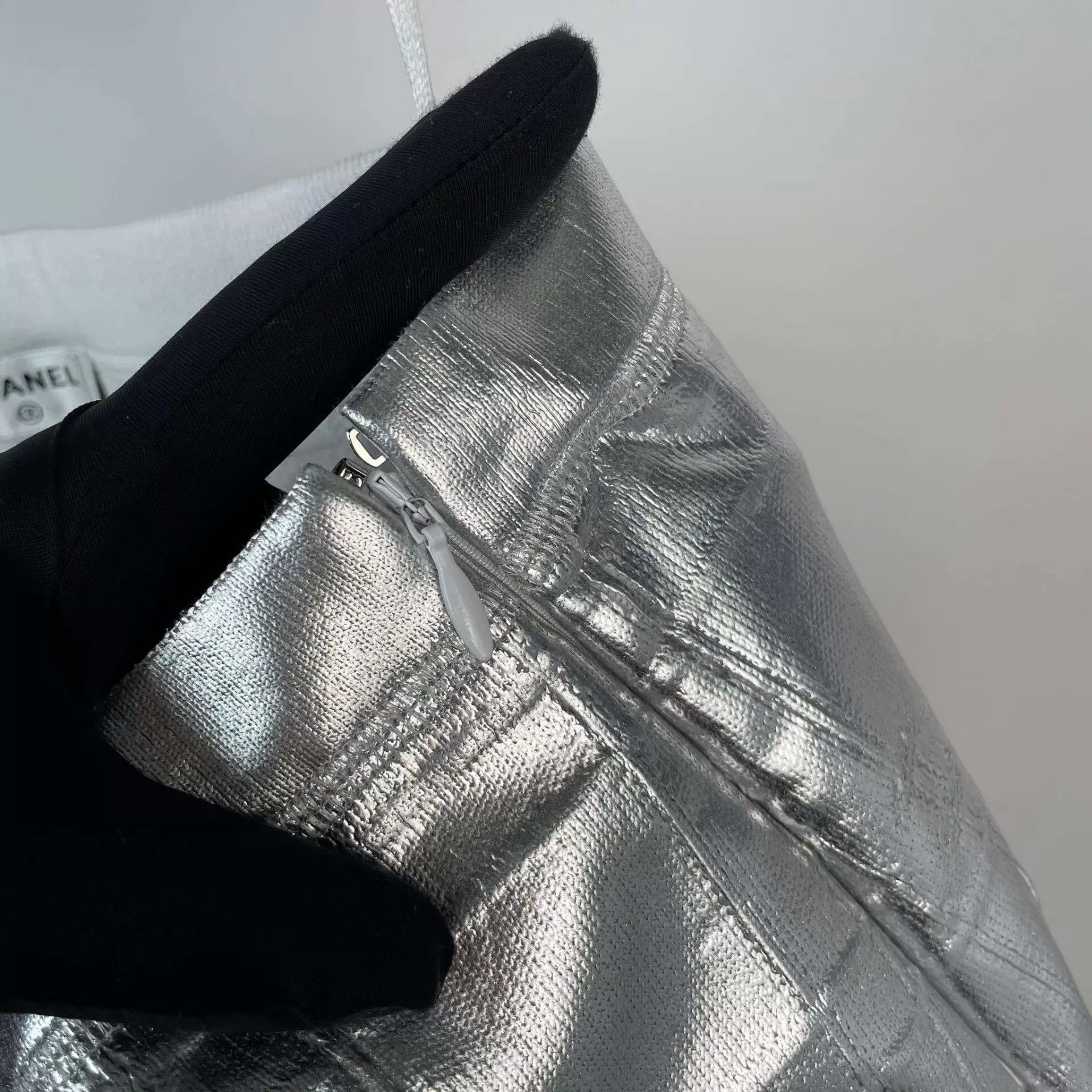 Chanel Chanel 25c Runway Quilted Silver Logo Skirt Size 40 Size 28" / US 6 / IT 42 - 4 Thumbnail