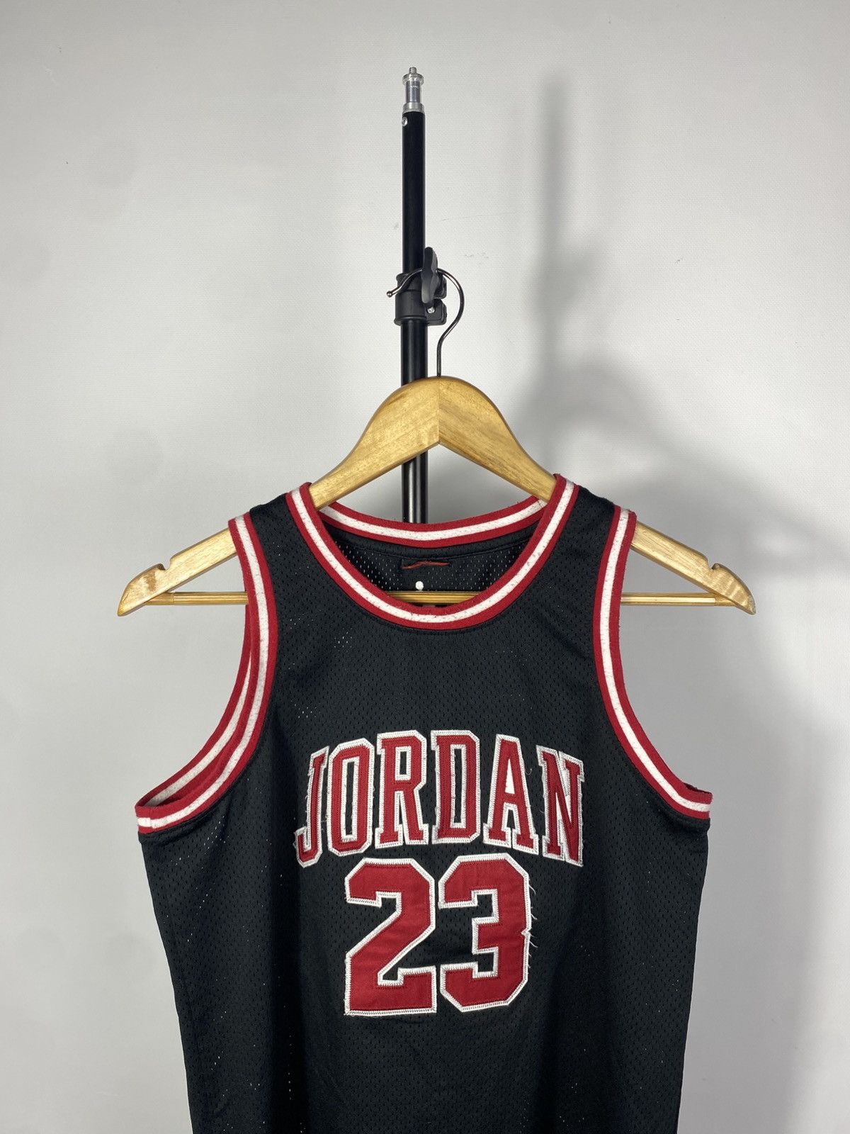 Jordan Brand × NBA × Vintage Vintage NBA Bulls Jordan 23 Jersey Tee Tank 90s Size US XS / EU 42 / 0 - 2 Thumbnail