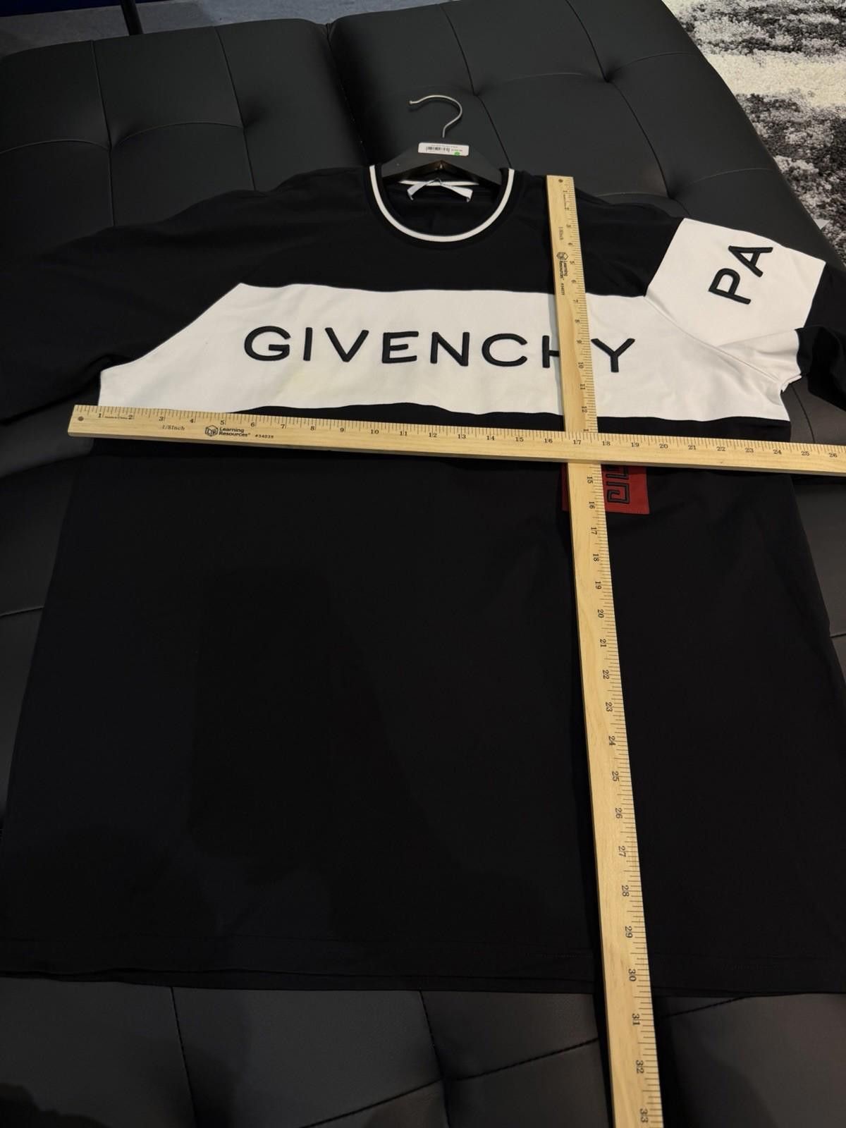 Givenchy Mens T-Shirt Givenchy Paris Black White Authentic $850 Large Size US L / EU 52-54 / 3 - 12 Thumbnail