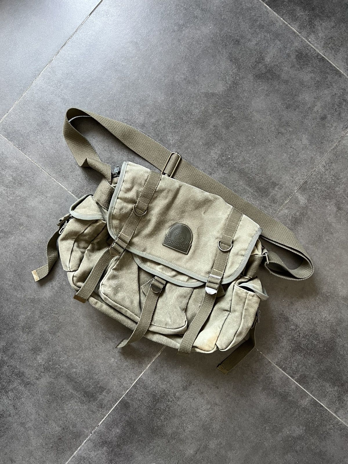 Diesel Diesel sling bag Vintage Y2K multi pocket bag military 90s