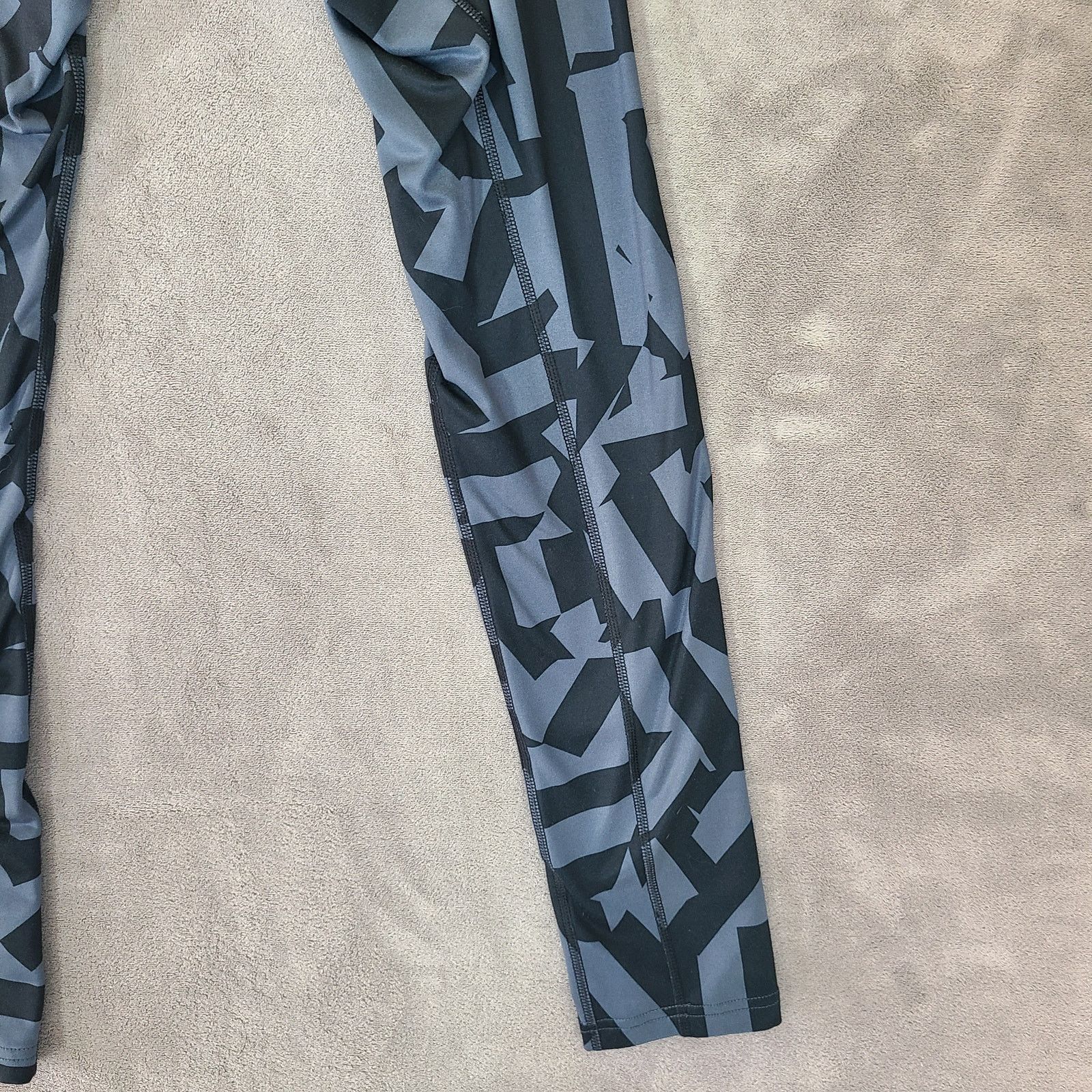 Nike Nike Pro Combat Women's L Graphic Leggings Black/Gray Size 25" / US 0 / IT 36 - 15 Thumbnail