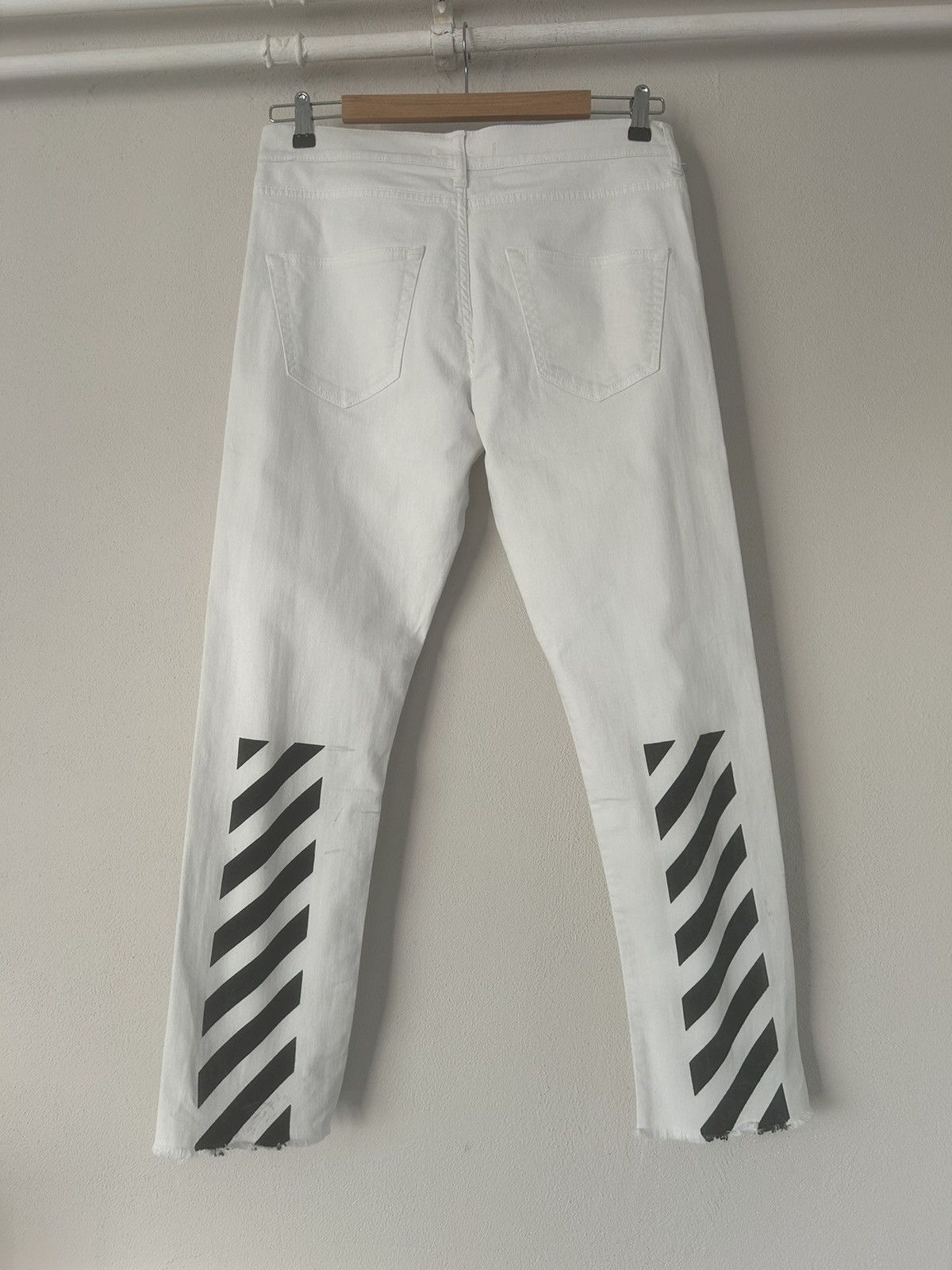 Off-White Destroyed Hem Diagonal Print White Denim Jeans Size US 31 - 11 Thumbnail