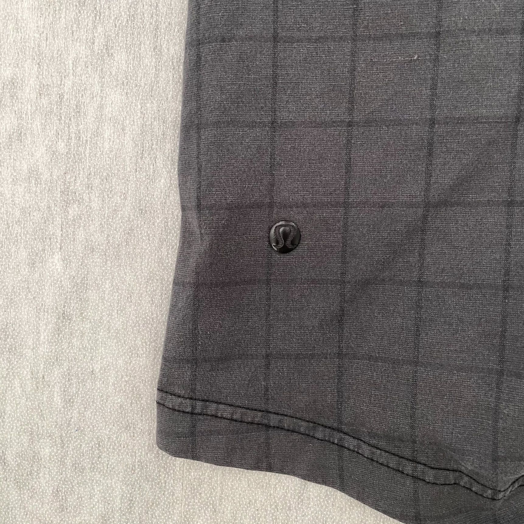 Lululemon VINTAGE Lululemon Shorts Adult 36 Gray Windowpane Pattern Chino Logo Pockets Mens Size US 36 / EU 52 - 3 Thumbnail
