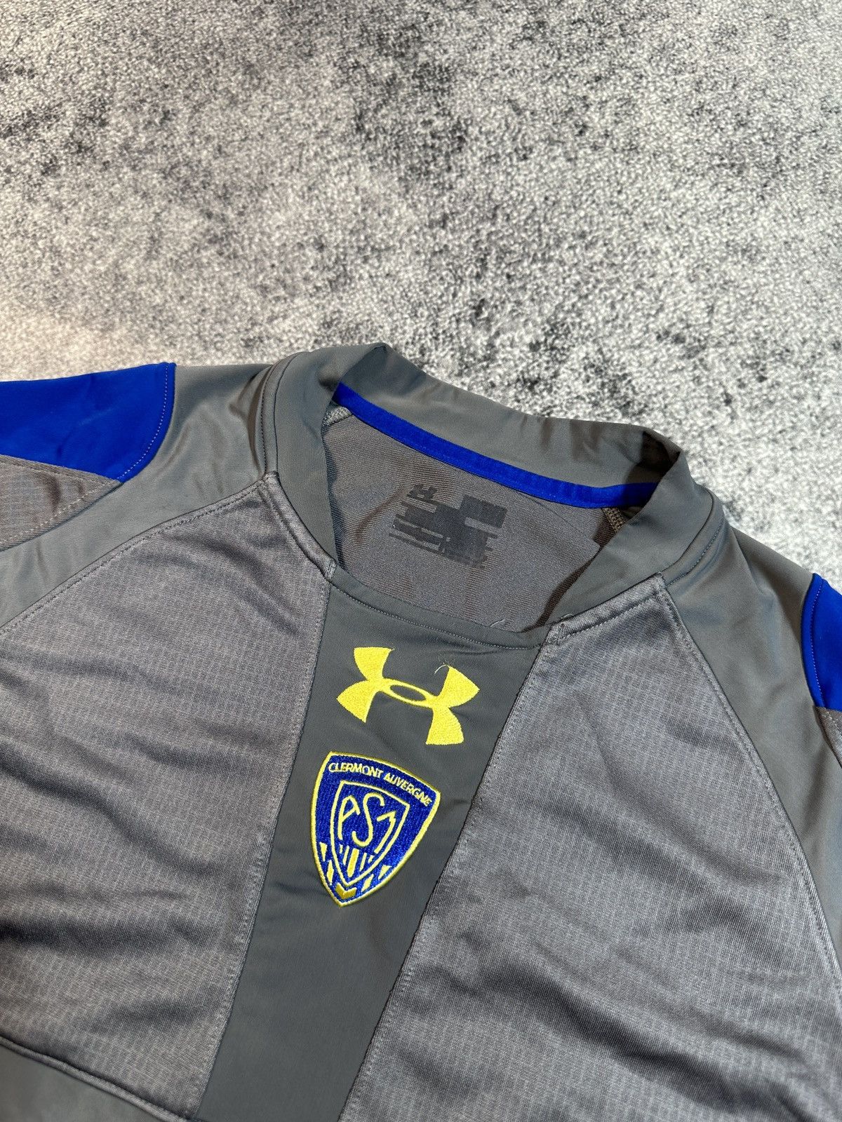 Under Armour × Vintage Under Armour Clermont Auvergne Rugby Jersey Streetwear Rare Size US M / EU 48-50 / 2 - 2 Thumbnail