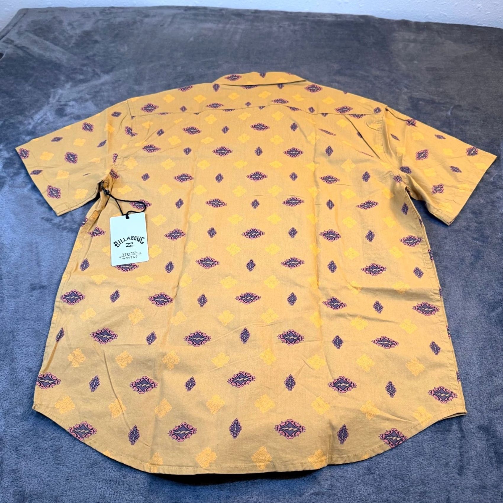 Billabong Billabong Shirt Mens Small Tan Geometric Print Short Sleeve Button-Up Pocket Stretch Wovens Casual Bohemian Summer Travel NWT Size US S / EU 44-46 / 1 - 5 Thumbnail