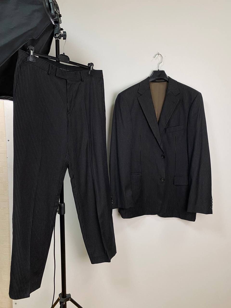 Hugo Boss Hugo Boss luxury classic suit size US 42 Size 42R - 1 Thumbnail