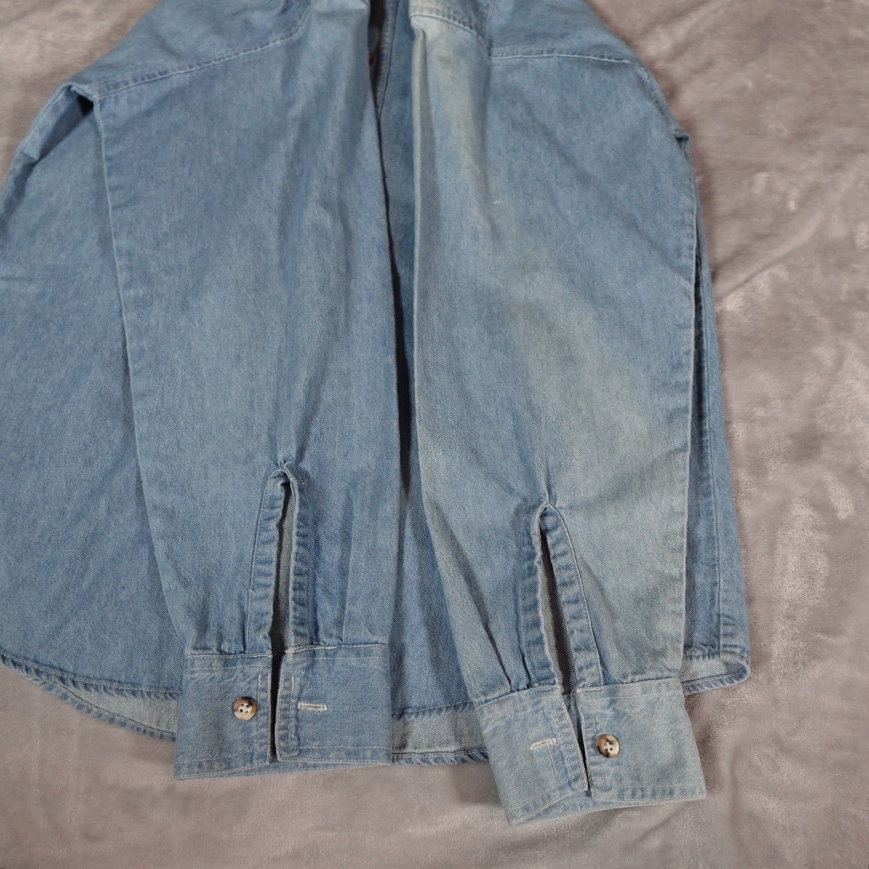 Vintage Vintage Dynasty Miami Heat 90s Mens Button-Up Denim Shirt Big & Tall M Blue Casual Size US M / EU 48-50 / 2 - 5 Thumbnail