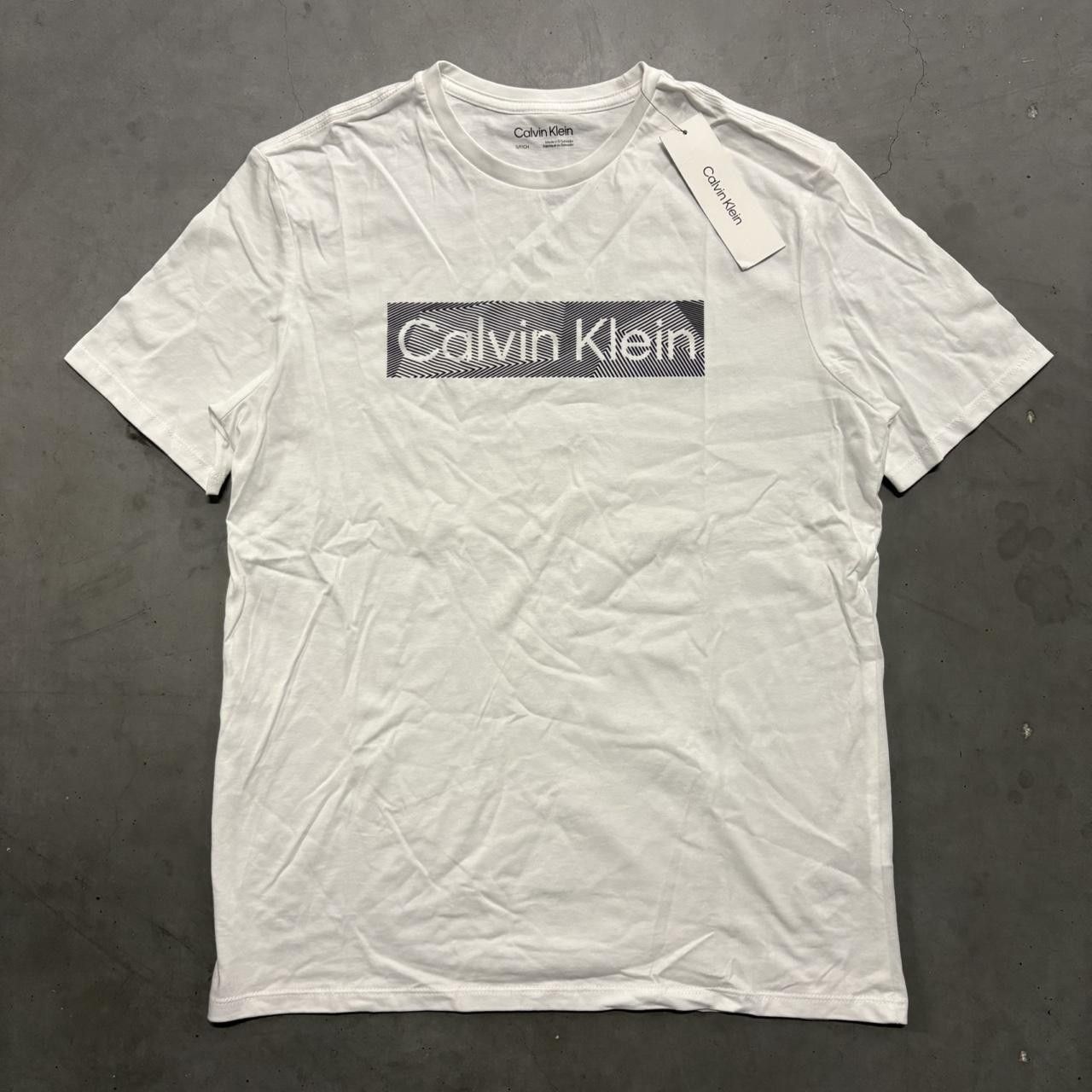 Calvin Klein Crazy Vintage Y2K/2000s Calvin Klein Brilliant White Essential Graphic Tee! Size US S / EU 44-46 / 1 - 1 Thumbnail