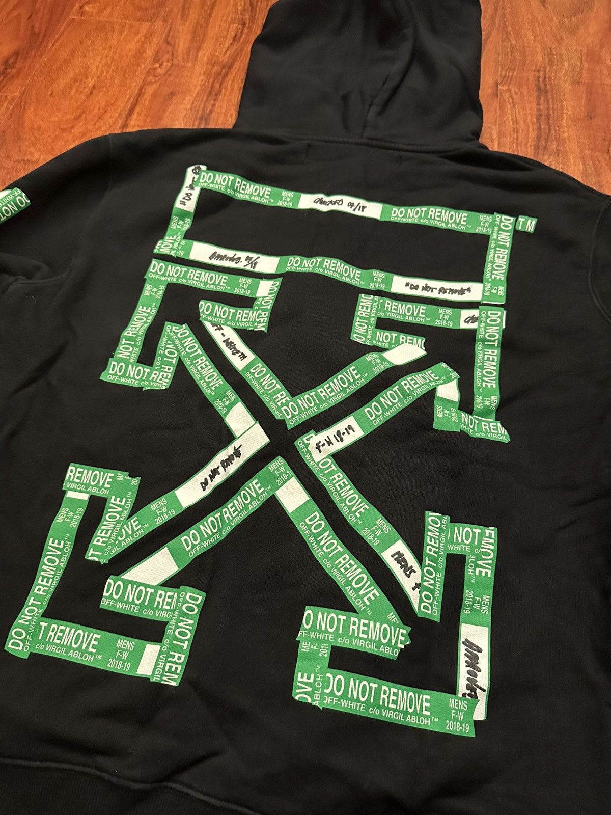 OFF-WHITE パーカー DO NOT REMOVE OFF-WHITE パーカー DO NOT REMOVE