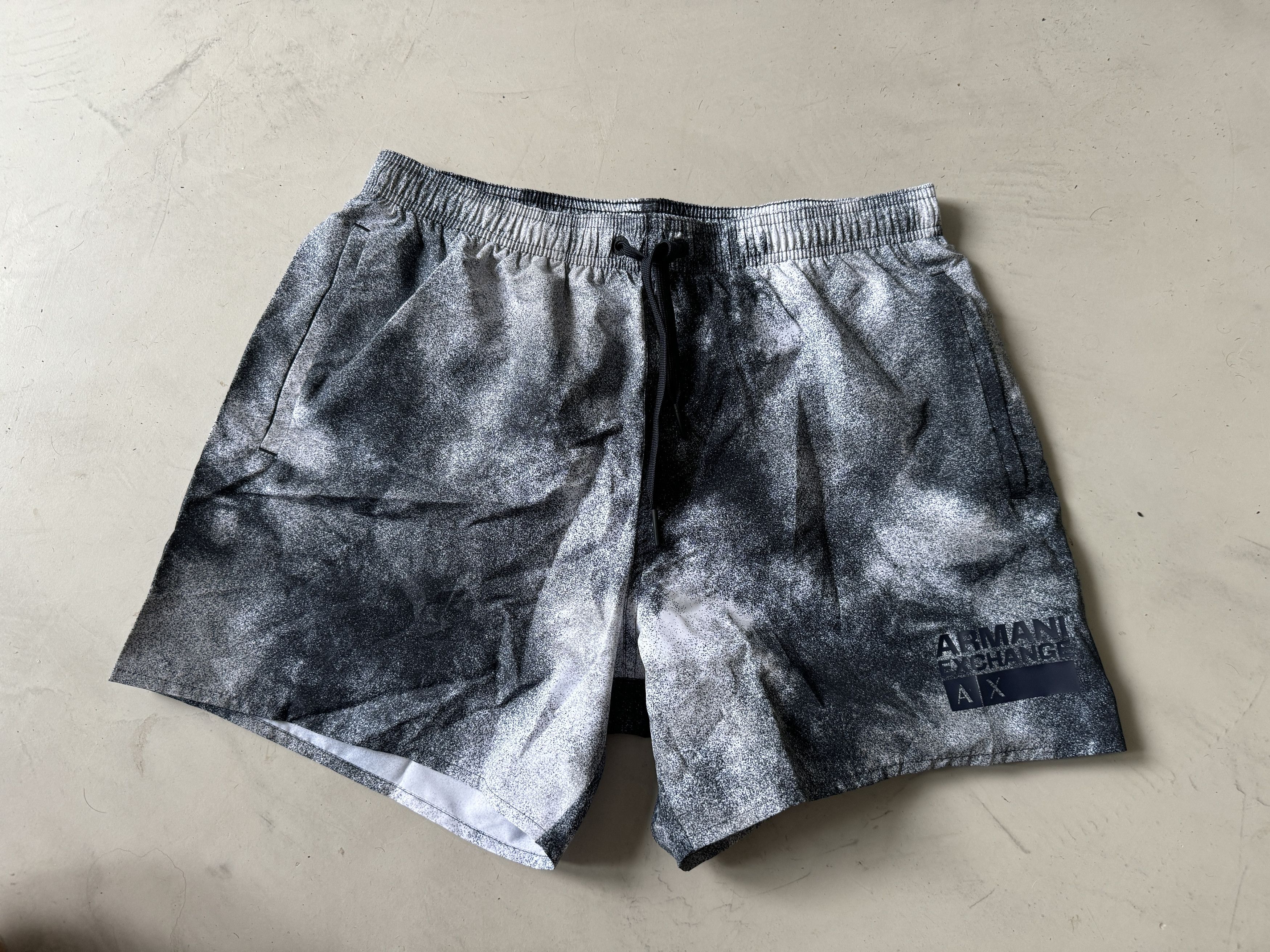 Armani Exchange ARMANI EXCHANGE Lightweight Swim Shorts Spray Print Size US 32 / EU 48 - 1 Thumbnail