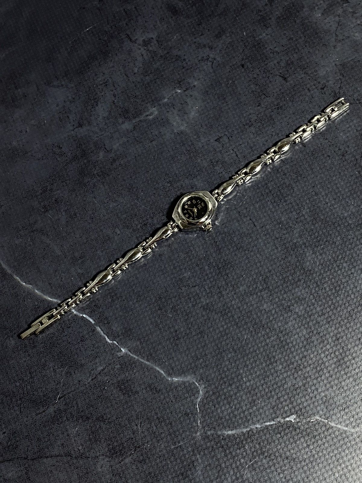 Japanese Brand Vintage Elegant Silver Bracelet Watch – Japanese Brand Size ONE SIZE - 4 Thumbnail