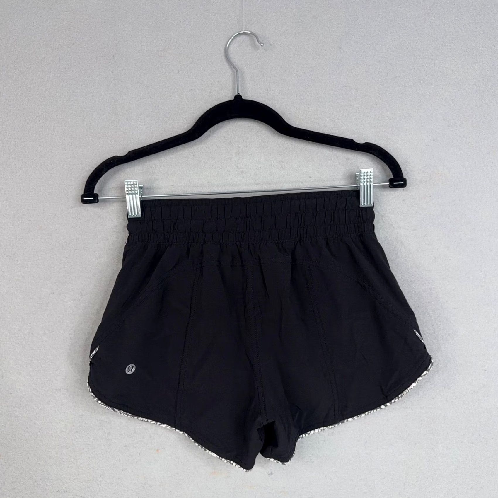 Lululemon VINTAGE Lululemon Shorts Womens 2 Black High Rise Reversible Geometric Running Athletic Size 26" / US 2 / IT 38 - 5 Thumbnail