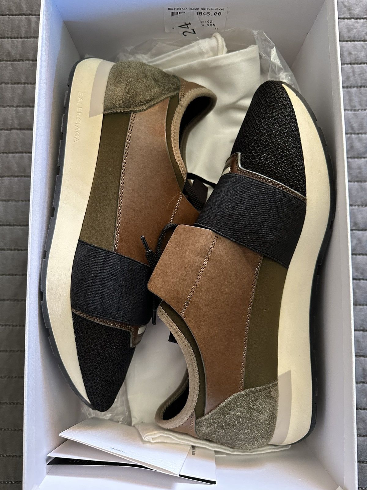 Balenciaga Balenciaga Race Runner Low Top Sneaker Size US 9 / EU 42 - 1 Thumbnail