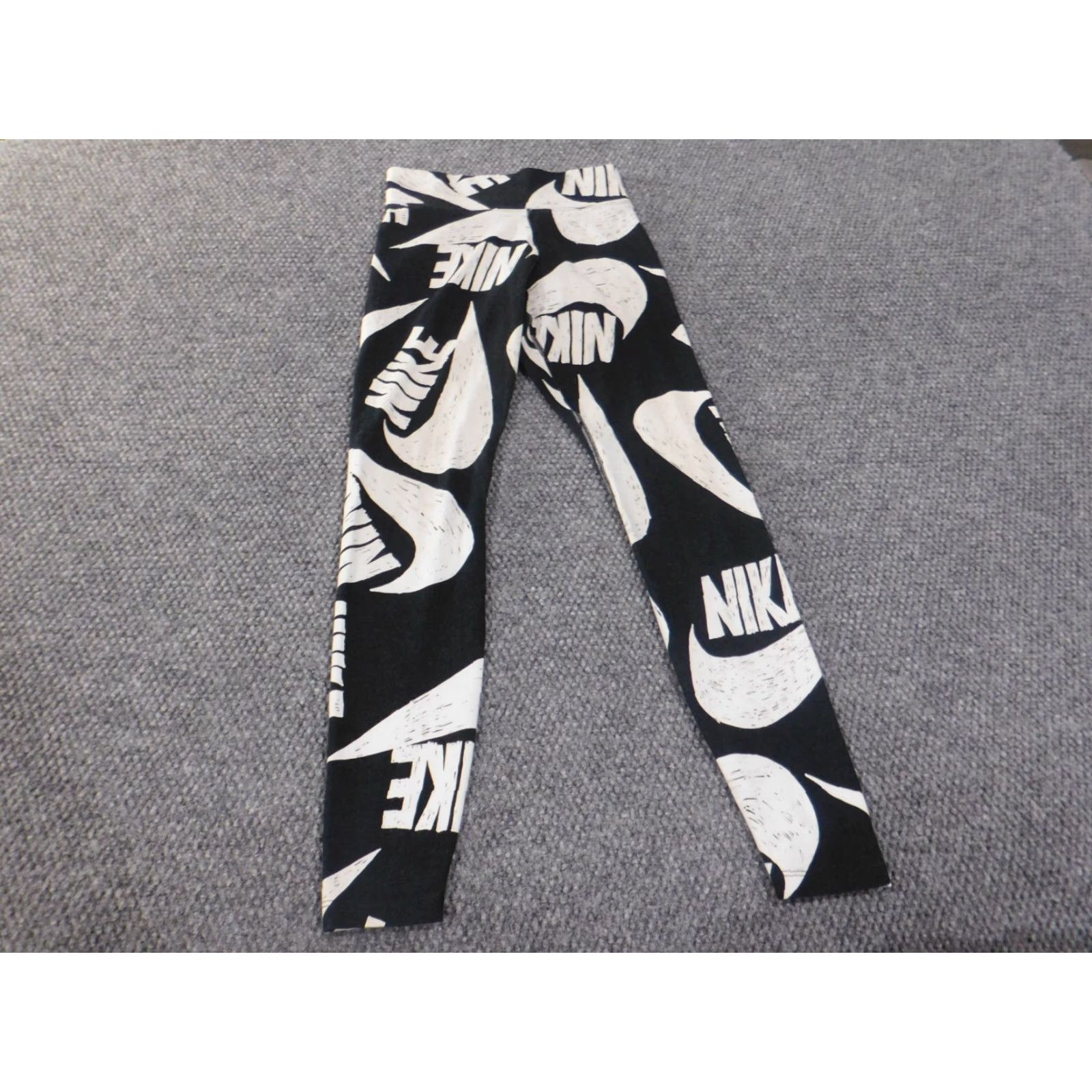 Nike VINTAGE Nike leggings women XS black logo Dri-Fit swoosh print stretch athletic walk compression straight inseam 26 in Regular size ongoing Size 40" / US 18 - 2 Thumbnail