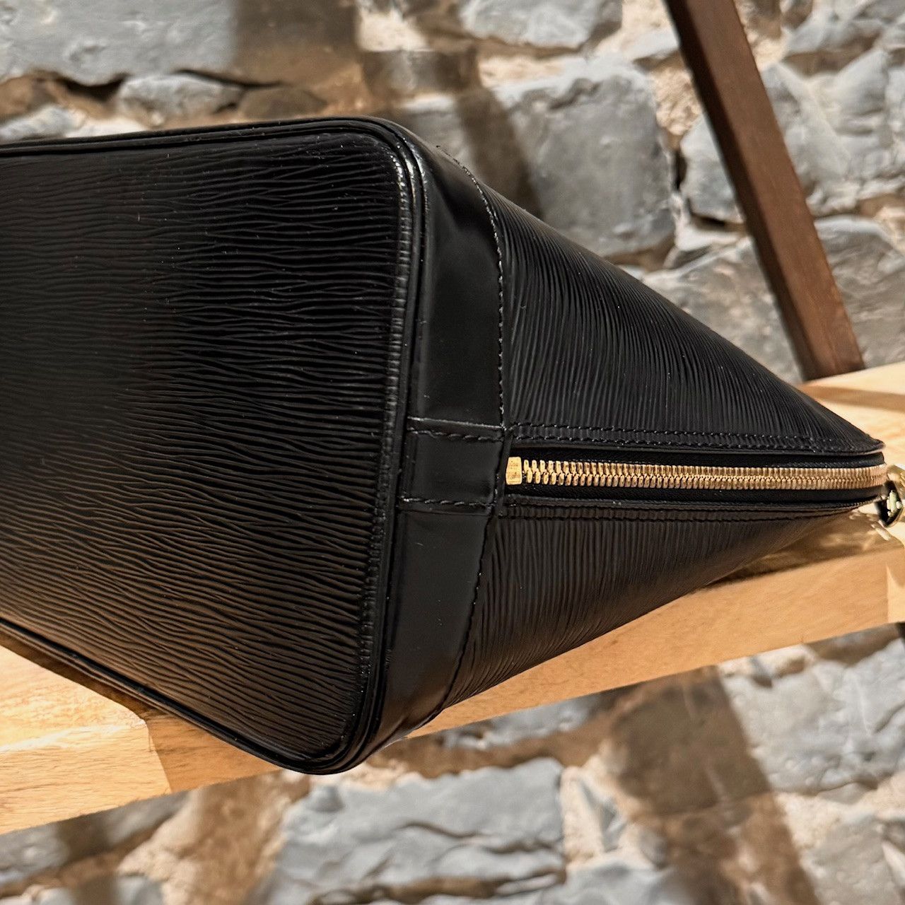 Louis Vuitton Louis Vuitton Vintage 1996 Black Epi Alma MM Handbag Size ONE SIZE - 10 Thumbnail