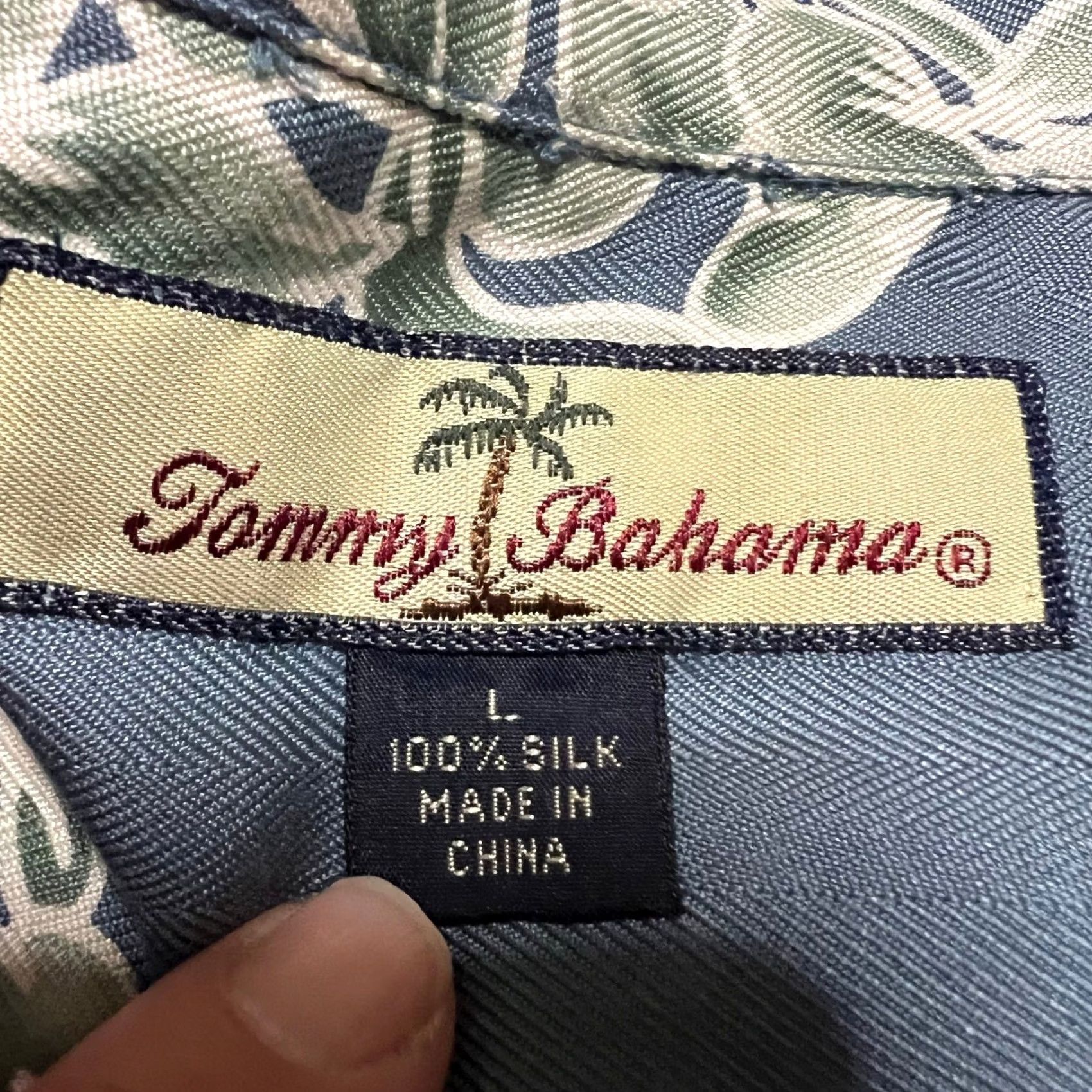 Tommy Bahama Tommy Bahama Camp Shirt Mens Large Blue Floral Hawaiian Silk Short Sleeve Size US L / EU 52-54 / 3 - 7 Thumbnail