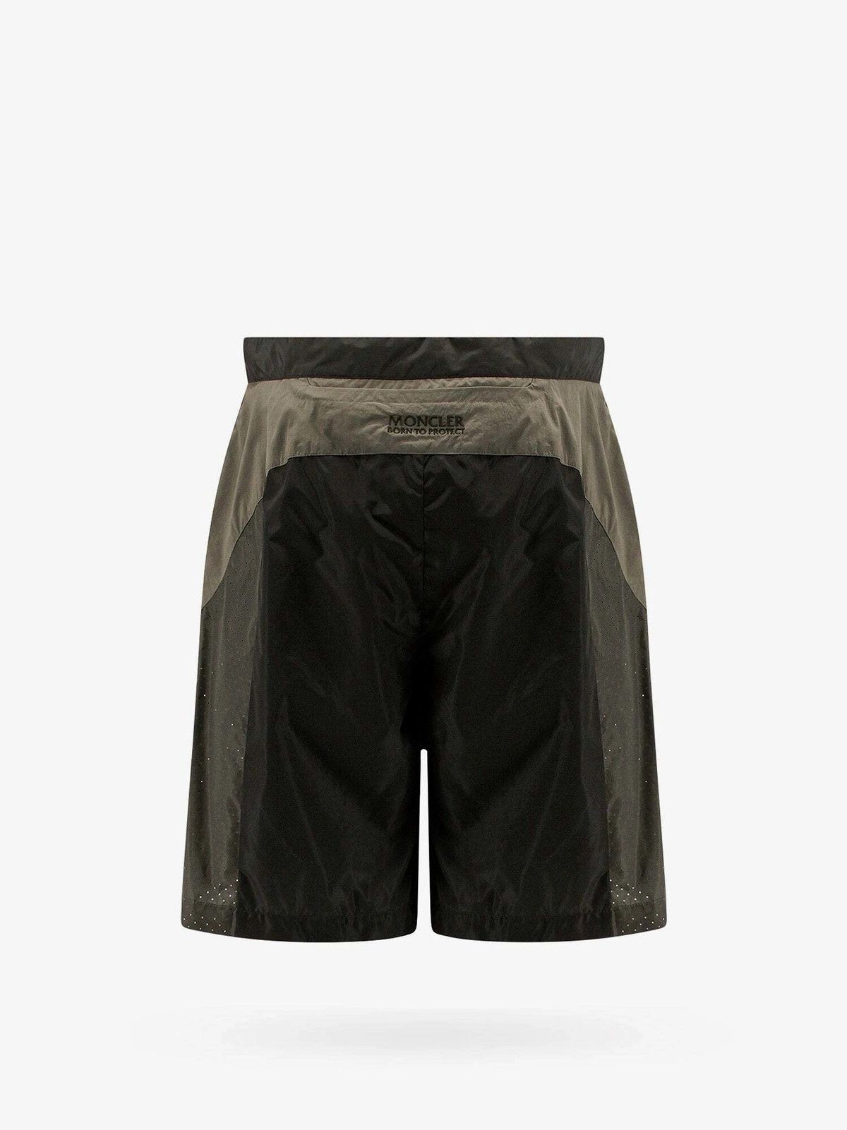 Moncler o1y0225 Short in Military Green Size US 32 / EU 48 - 2 Thumbnail