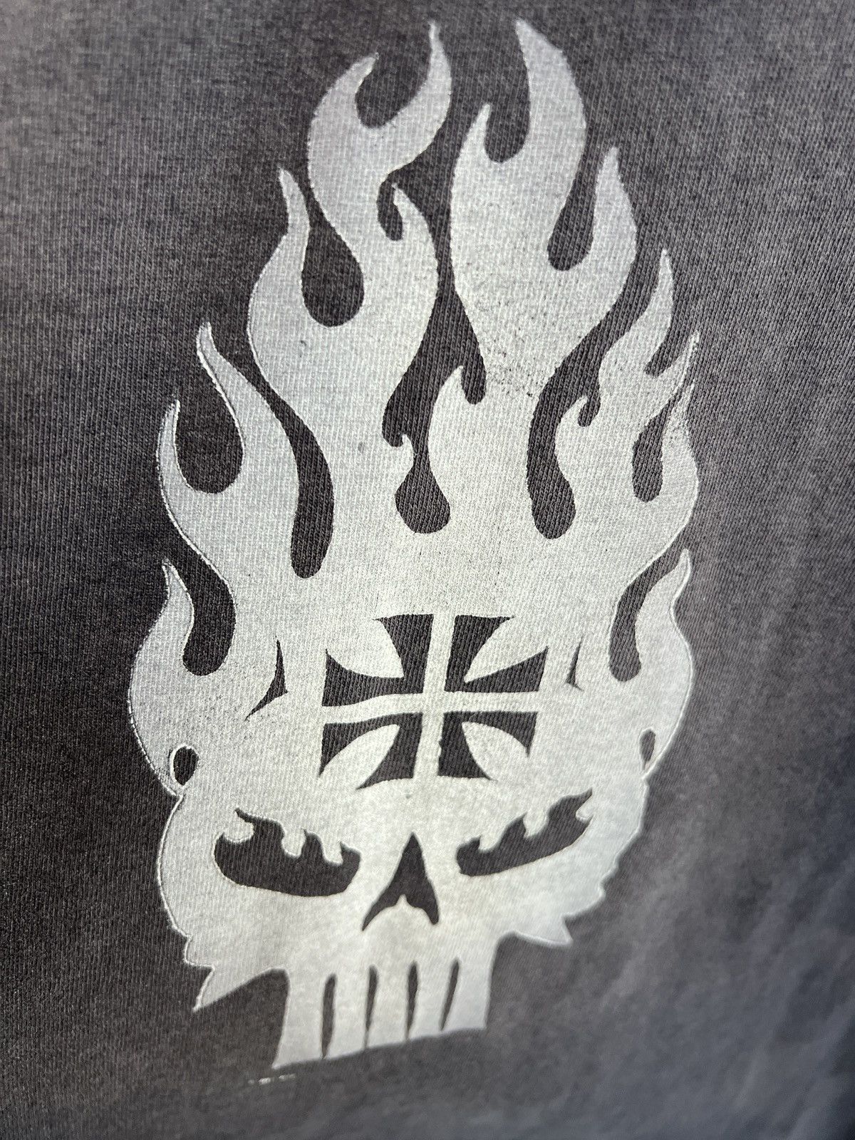 Harley Davidson Vintage Perfectly Faded Flaming Skull Y2K Biker Tee Size US XL / EU 56 / 4 - 4 Thumbnail