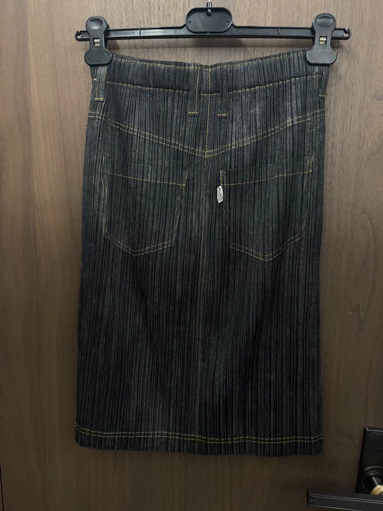 Issey Miyake Issey Miyake size:2 Black denim skirt Size 22" - 2 Thumbnail