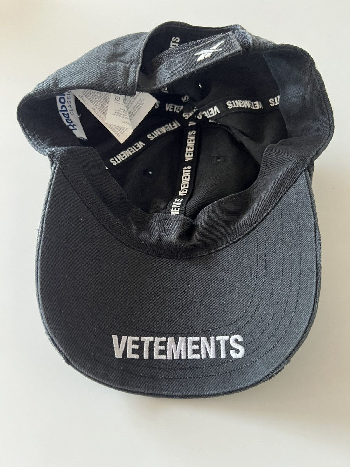 Vetements Reebok SATURDAY CAP 刺繍 キャップ Vetements Reebok SATURDAY CAP 刺繍 キャップ - メルカリ