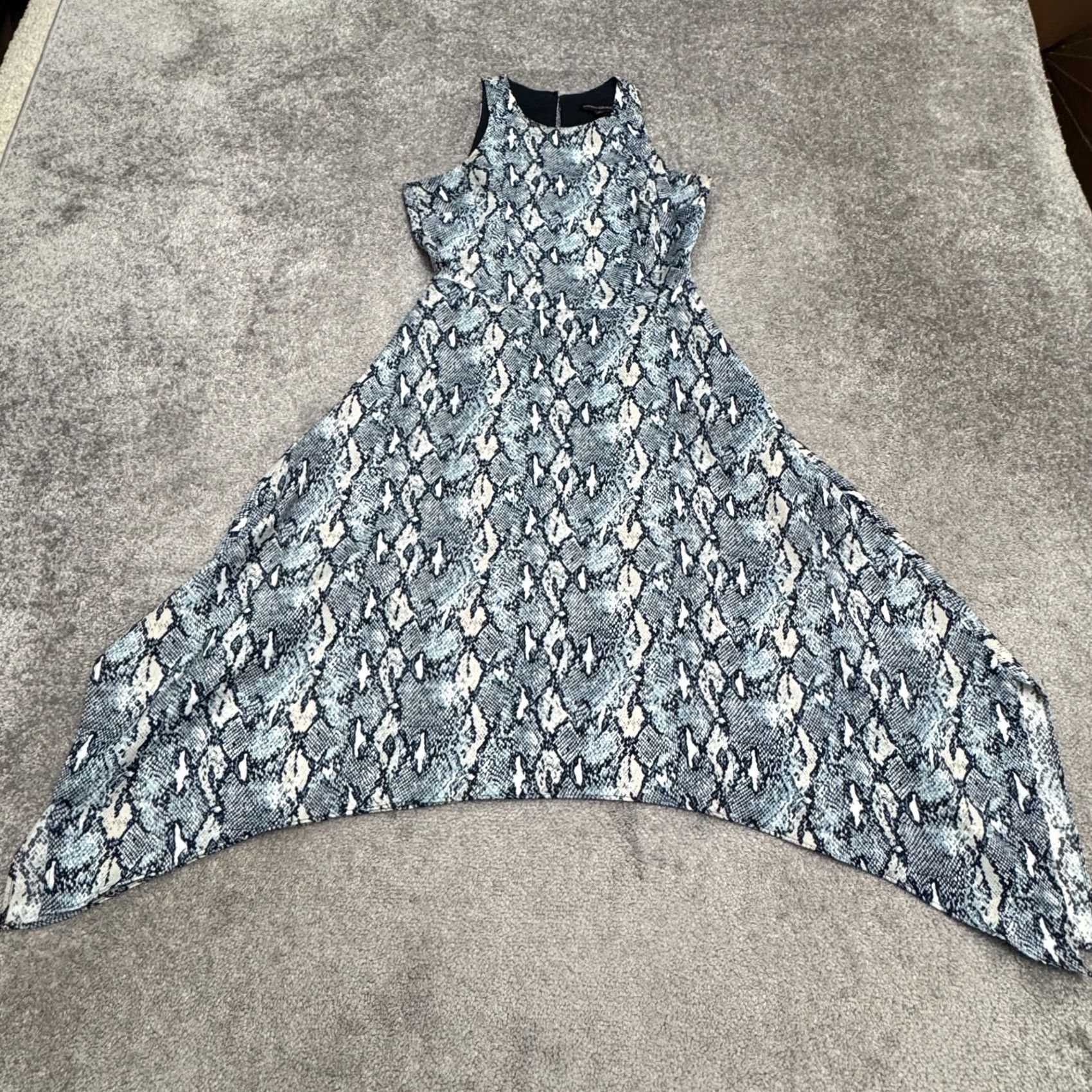 Banana Republic Banana Republic Blue Snake Print Asymmetrical Handkerchief Dress Womens 4 Size S / US 4 / IT 40 - 5 Thumbnail