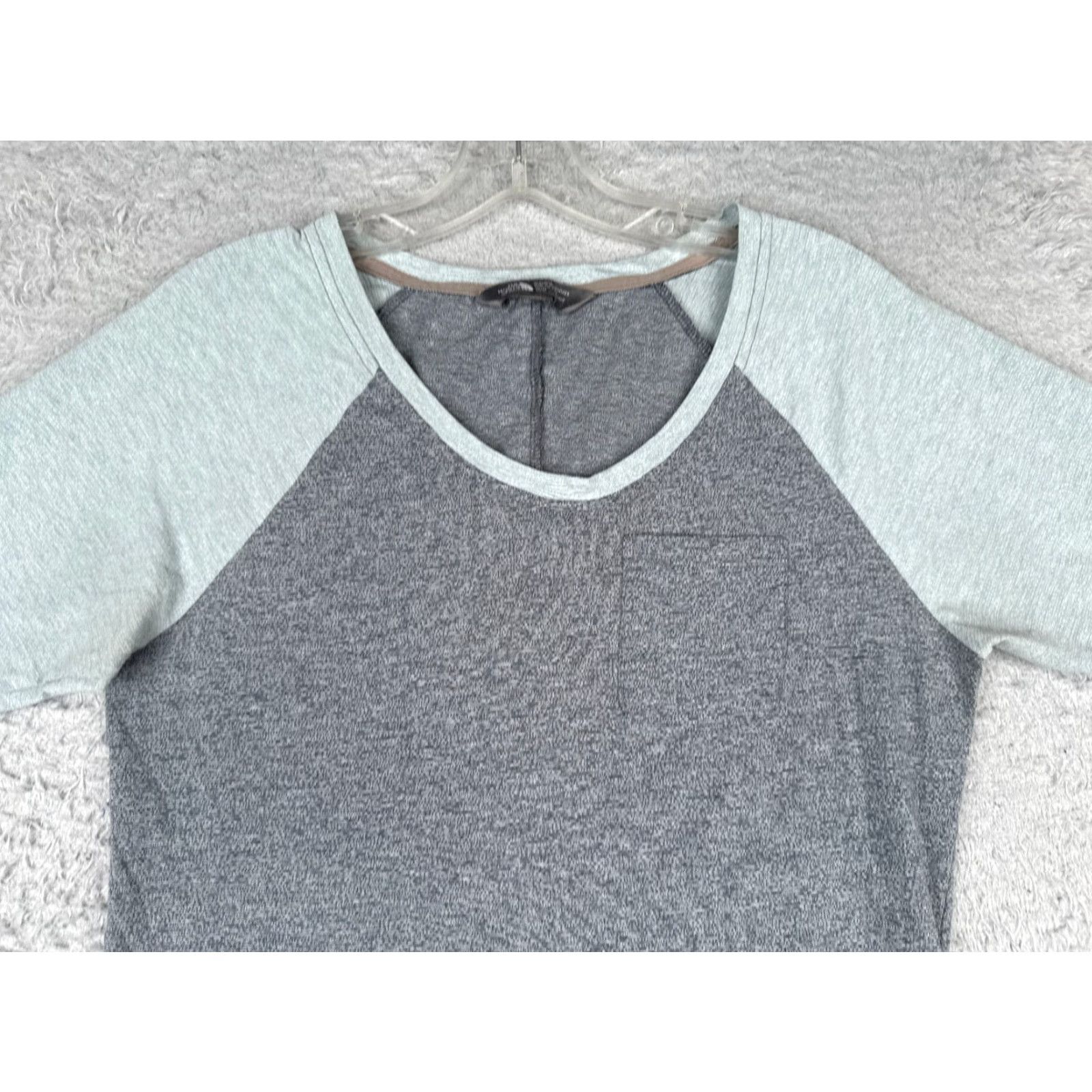 The North Face The North Face Shirt Women's Medium Blue Gray Raglan Style Polyester Blend READ Size M / US 6-8 / IT 42-44 - 4 Thumbnail