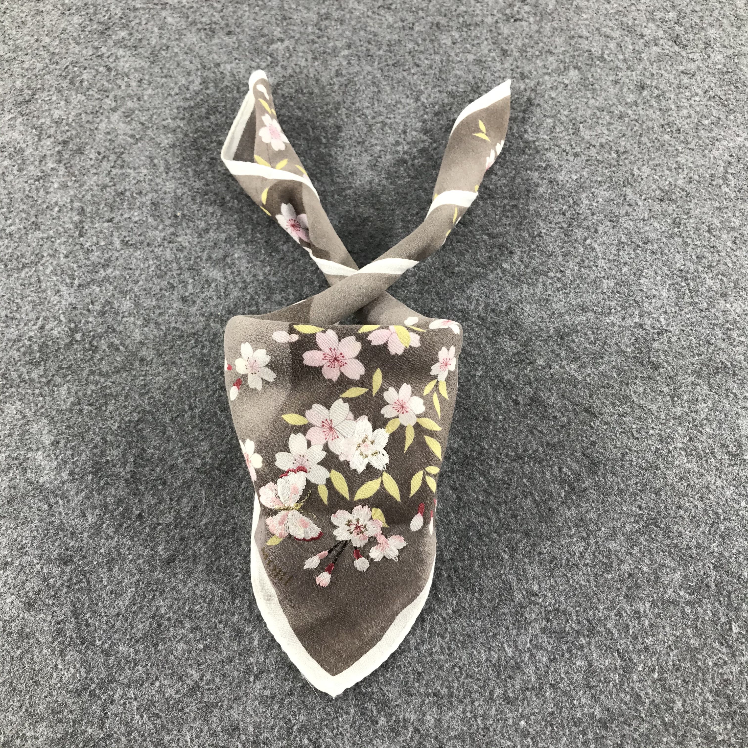 Hanae Mori Hanae Mori Embroidery Handkerchief Neckerchief Bandana H430 Size ONE SIZE - 2 Thumbnail