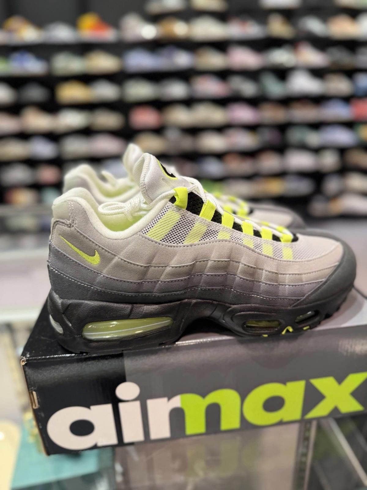 Nike Size 11 - Nike Air Max 95 OG 2025/2026 Neon (HM4740 001) Size US 11 / EU 44 - 5 Thumbnail