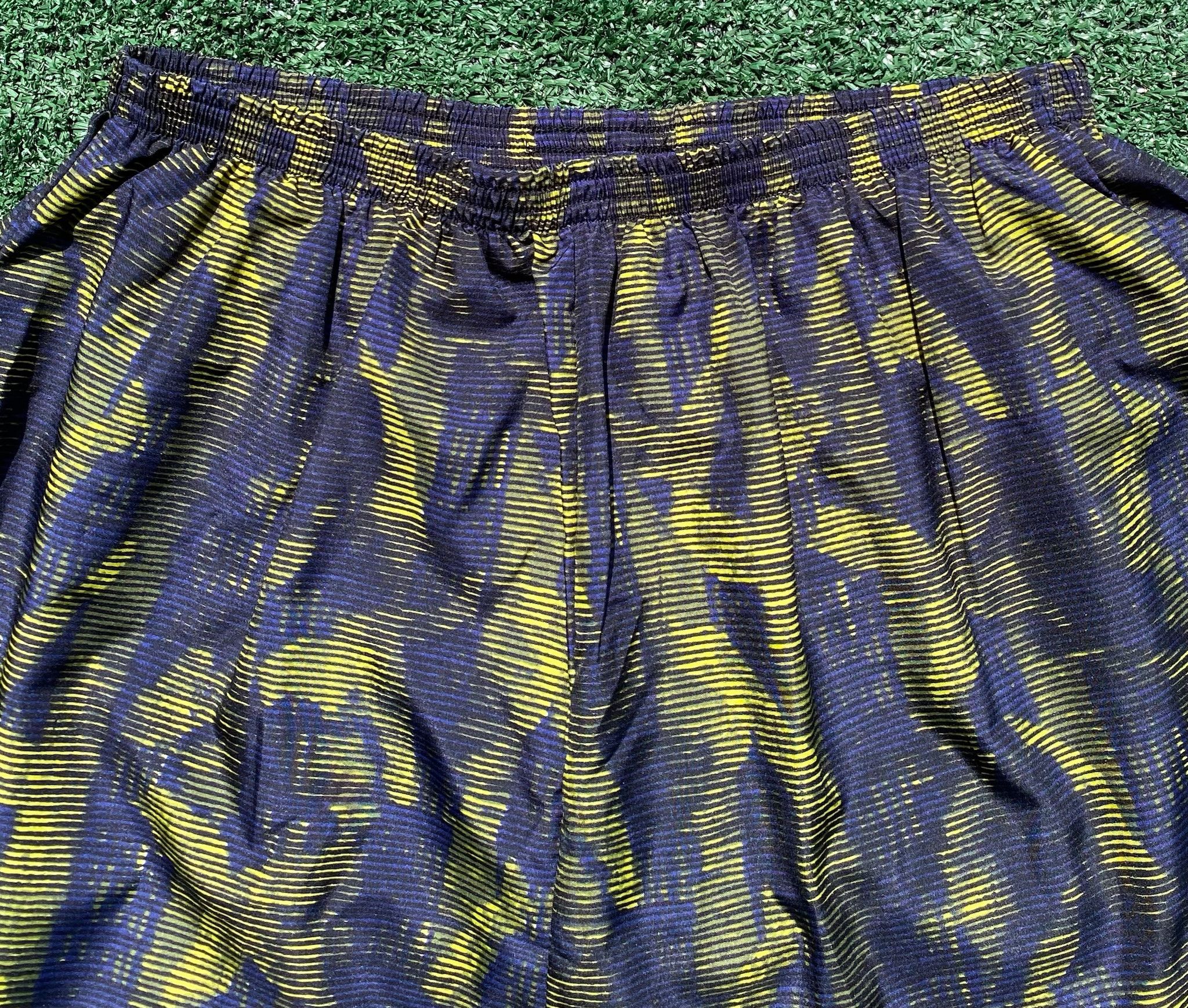 Nike 90’s Nike Colorful Abstract Running Sprinter Shorts Small Size US 30 / EU 46 - 2 Thumbnail