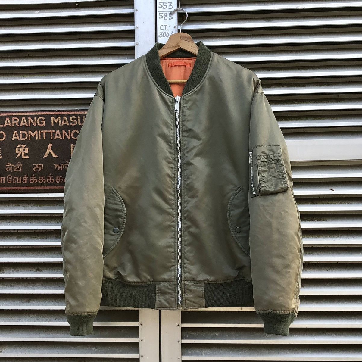 Vintage Vintage 90s Uniqlo Sun Faded Ma-1 Bomber Jacket Size US XL / EU 56 / 4 - 6 Thumbnail