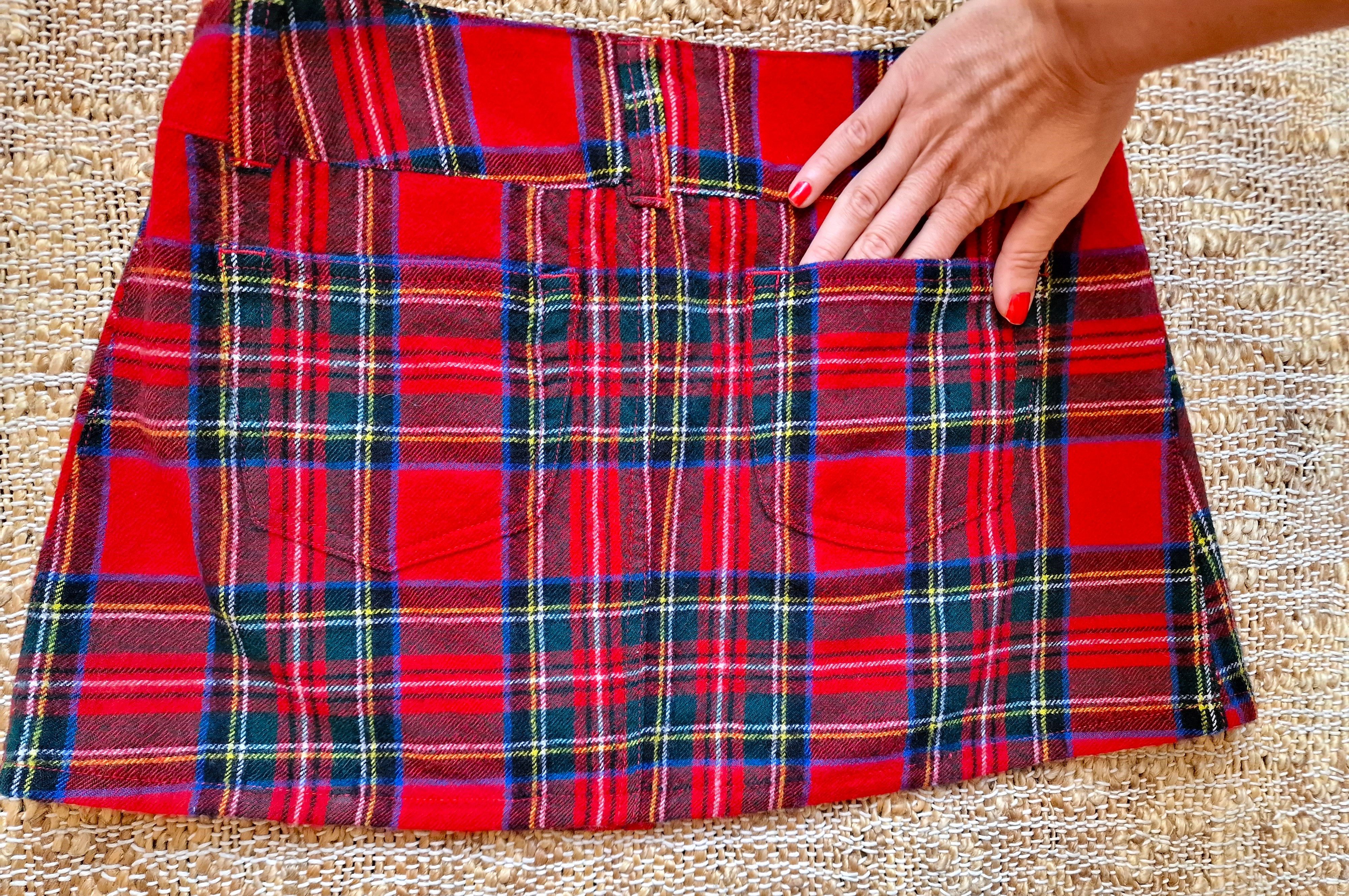 Dolce & Gabbana D&G Dolce and Gabbana Tartan School Girl Wool Skirt Size 30" / US 8 / IT 44 - 16 Thumbnail