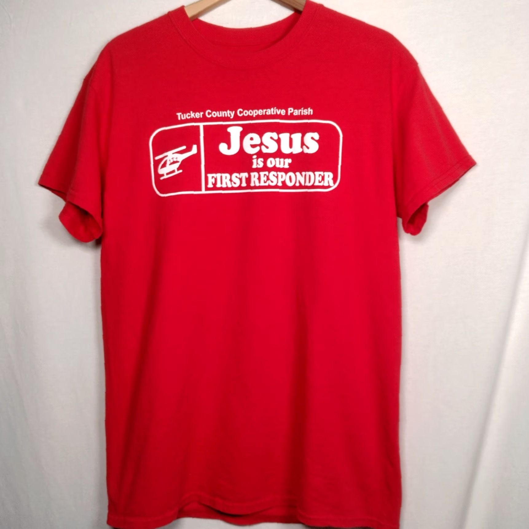 Vintage VINTAGE Christian T-Shirt Men M Red Solid Short Sleeve Crew Neck Bible Verse John 3:16 Religious Church Jesus Is Our First Responder Graphic Size US M / EU 48-50 / 2 - 4 Thumbnail