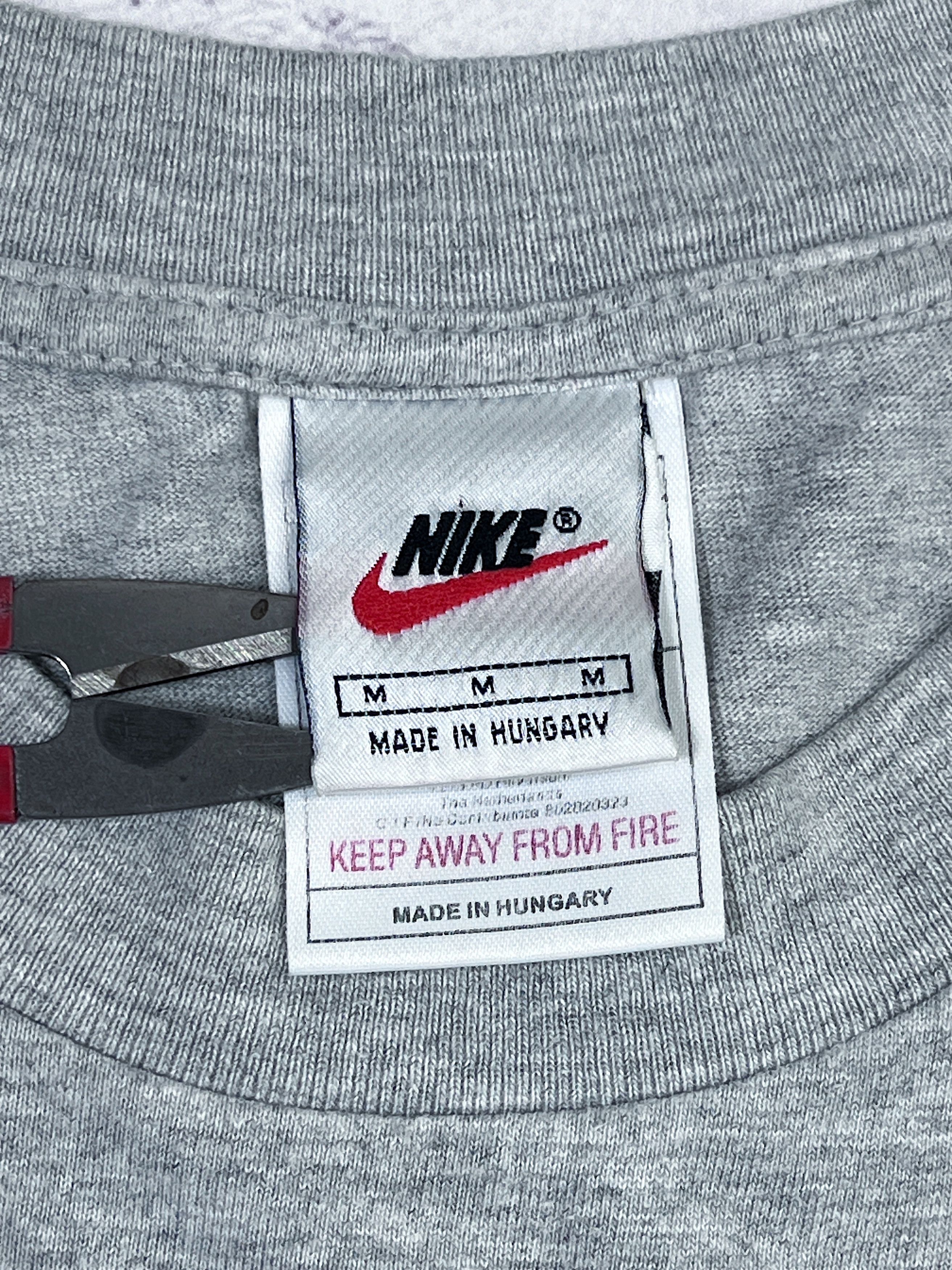 Nike × Vintage Vintage Nike T-Shirt Basketball Big Swoosh Logo Size US M / EU 48-50 / 2 - 8 Thumbnail