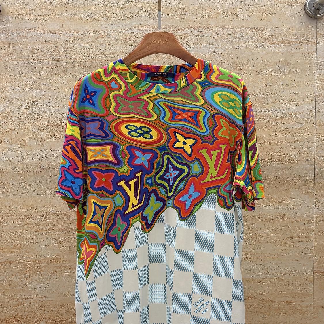 Louis Vuitton Louis Vuitton Abstract Print T-Shirt Size XL Size US XL / EU 56 / 4 - 1 Thumbnail