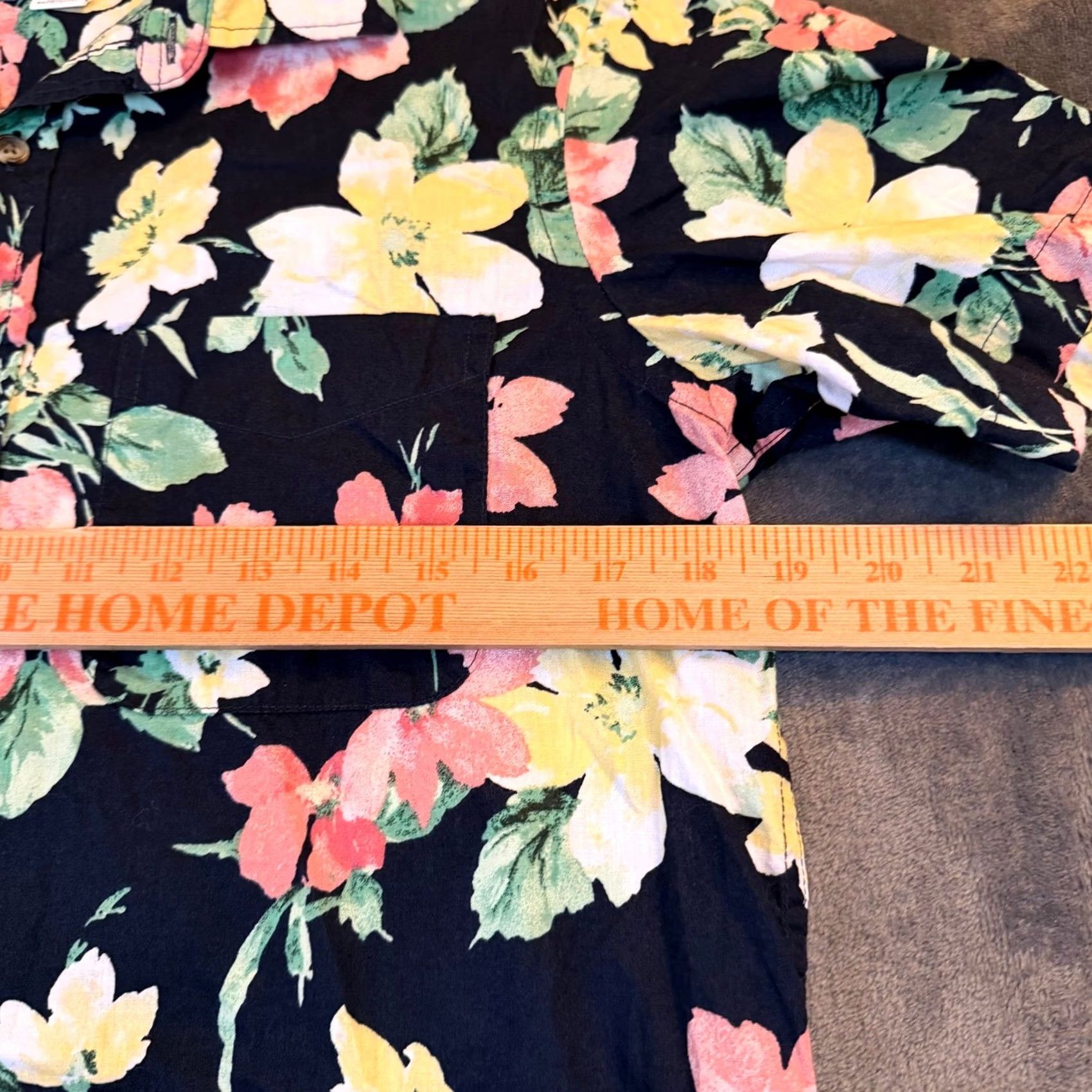 Old Navy Old Navy Button-Up Short Sleeve Floral Print Everyday Shirt Mens Small Black Floral Button-Up Pocketed Shirt Size US S / EU 44-46 / 1 - 6 Thumbnail