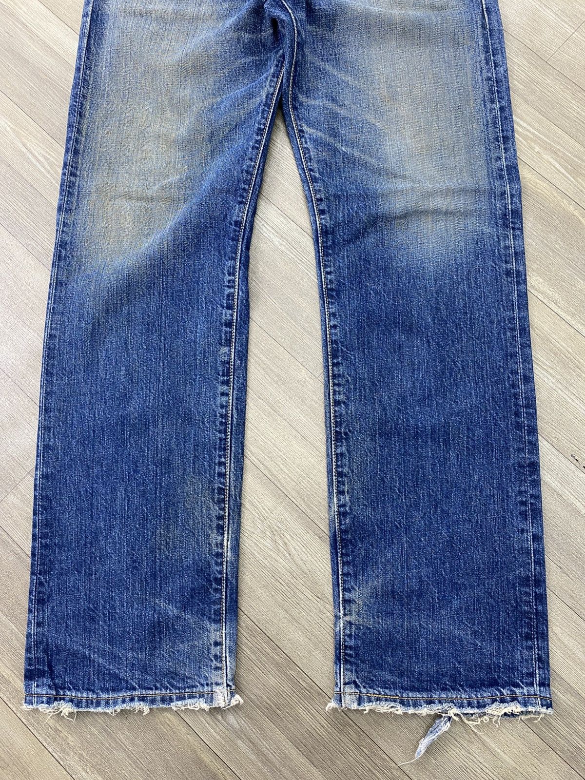 Levi's Vintage Clothing 00s Vintage Levis 501 Distressed Straight 32x33 Faded Jeans Size US 30 / EU 46 - 7 Thumbnail