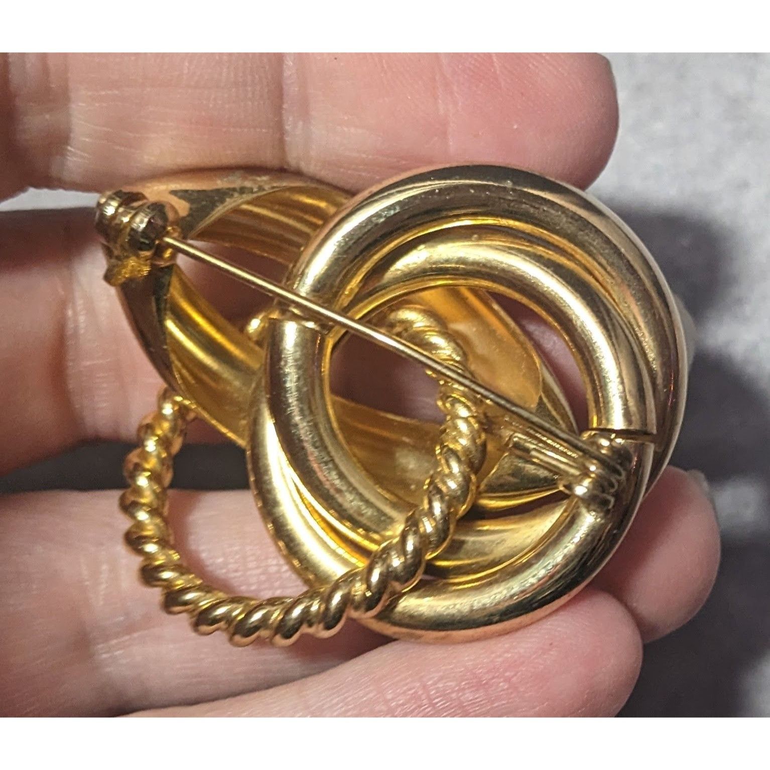 Other Vintage Abstract Gold Tone Metal Knot Brooch Size ONE SIZE - 8 Thumbnail