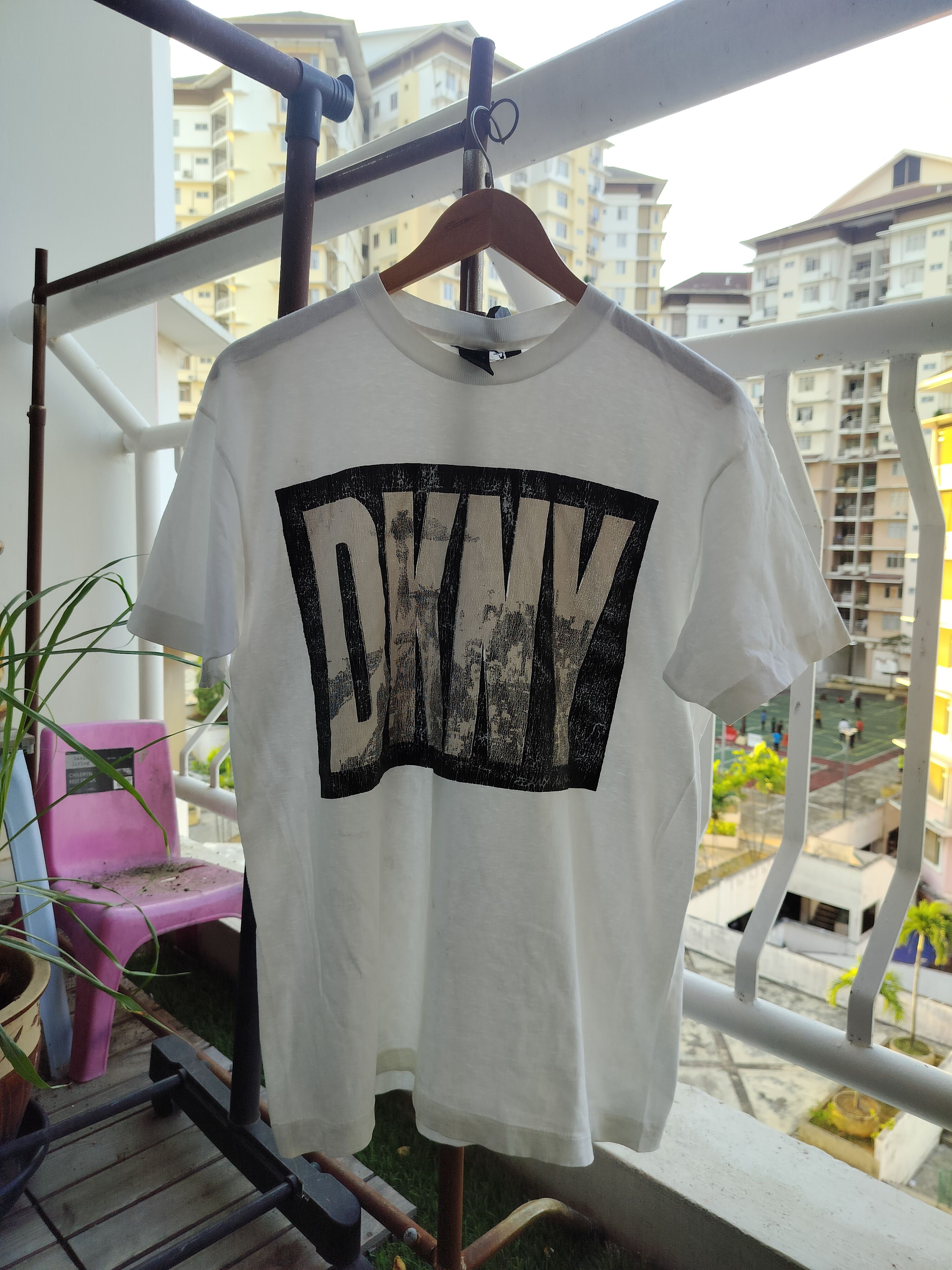 DKNY Vintage DKNY New York Metropolitan City t-shirt Size US M / EU 48-50 / 2 - 1 Thumbnail