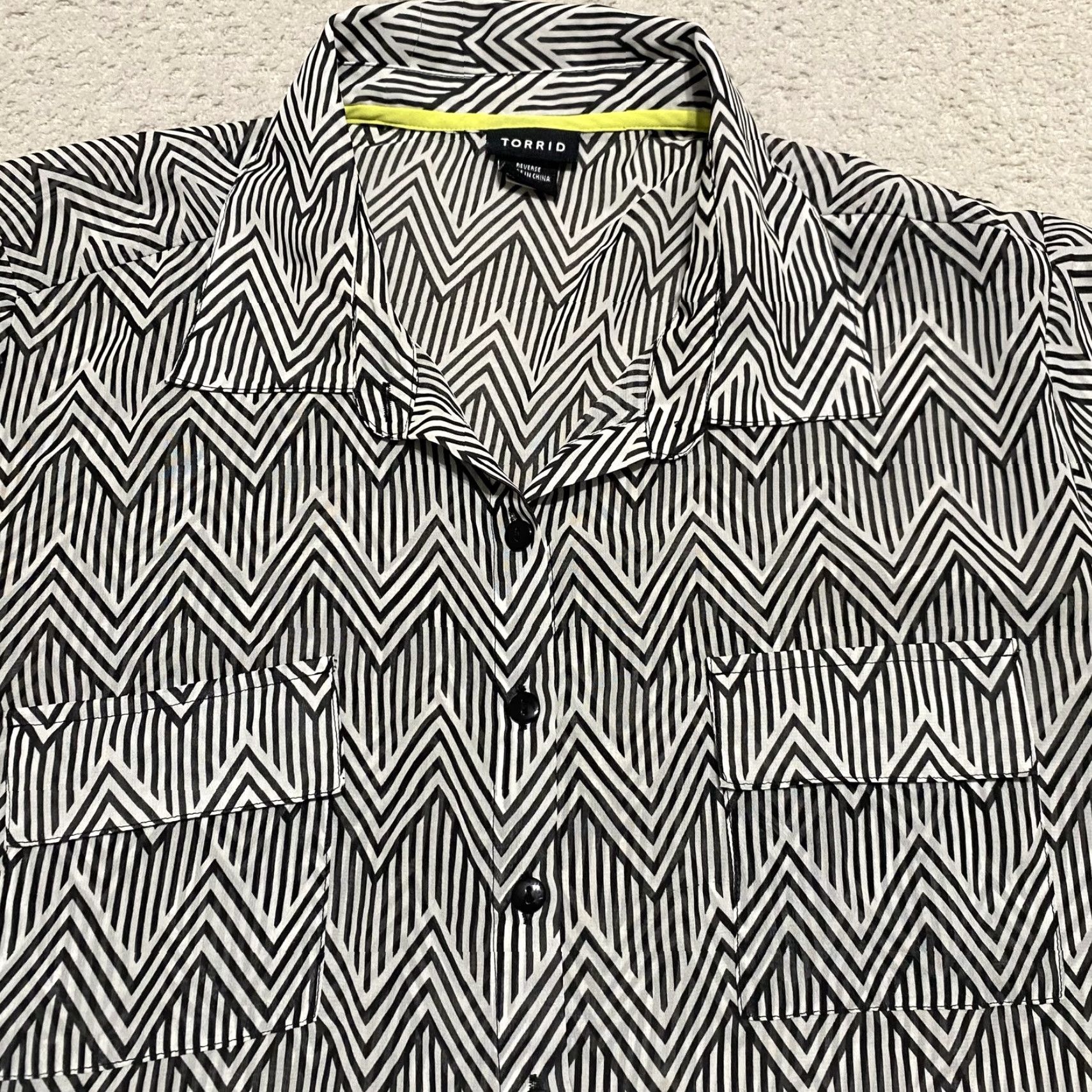 Torrid Torrid Shirt 1X Plus Chevron Zigzag Button-Up Sheer Long Sleeve Blouse Black, Womens, Plus, Button, Classic, Modern Size XL / US 12-14 / IT 48-50 - 6 Thumbnail