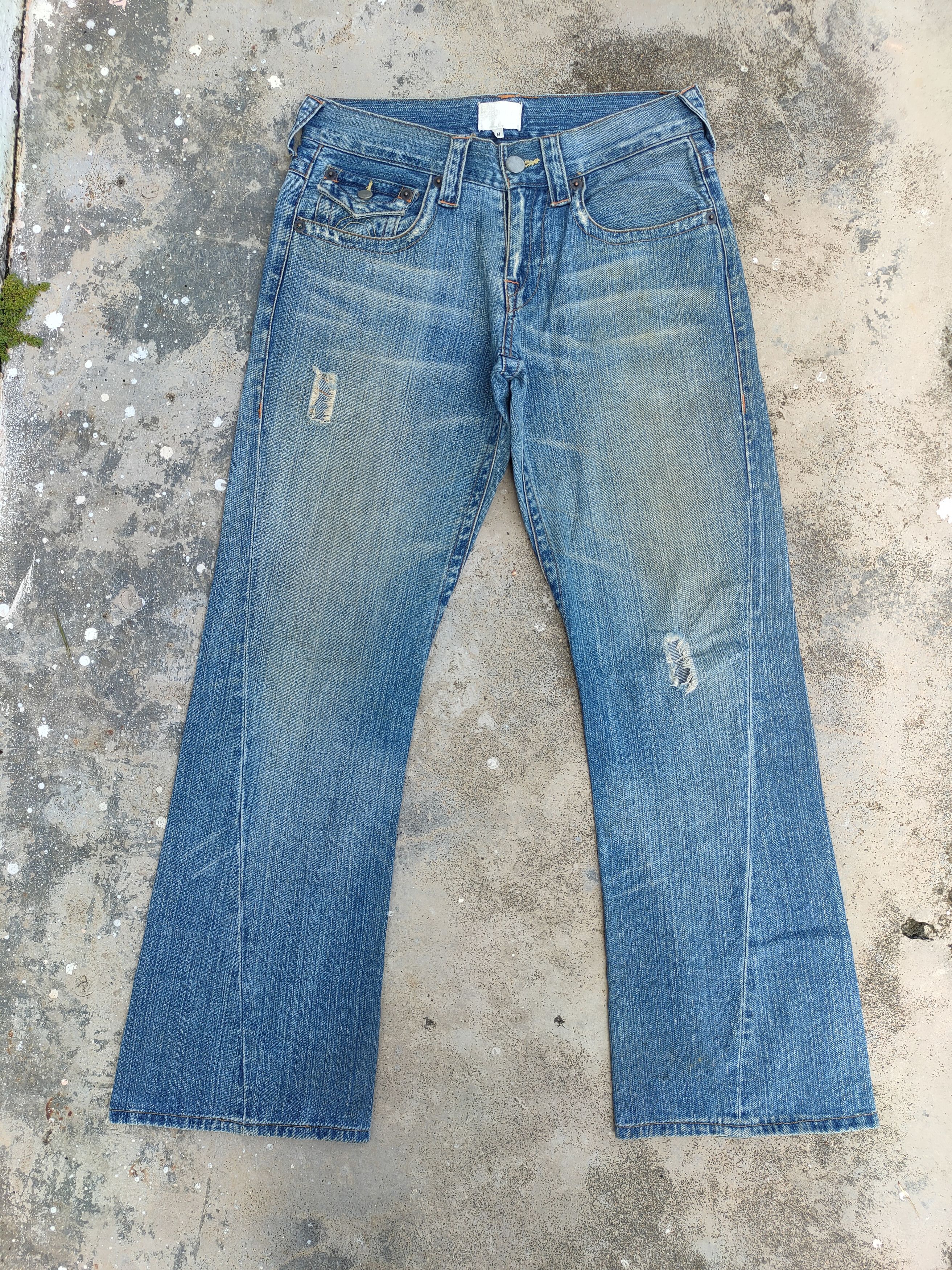 Japanese Brand FLARE VINTAGE JAPANESE FADED DISTRESSED JEANS DENIM PANTS Size US 32 / EU 48 - 1 Thumbnail