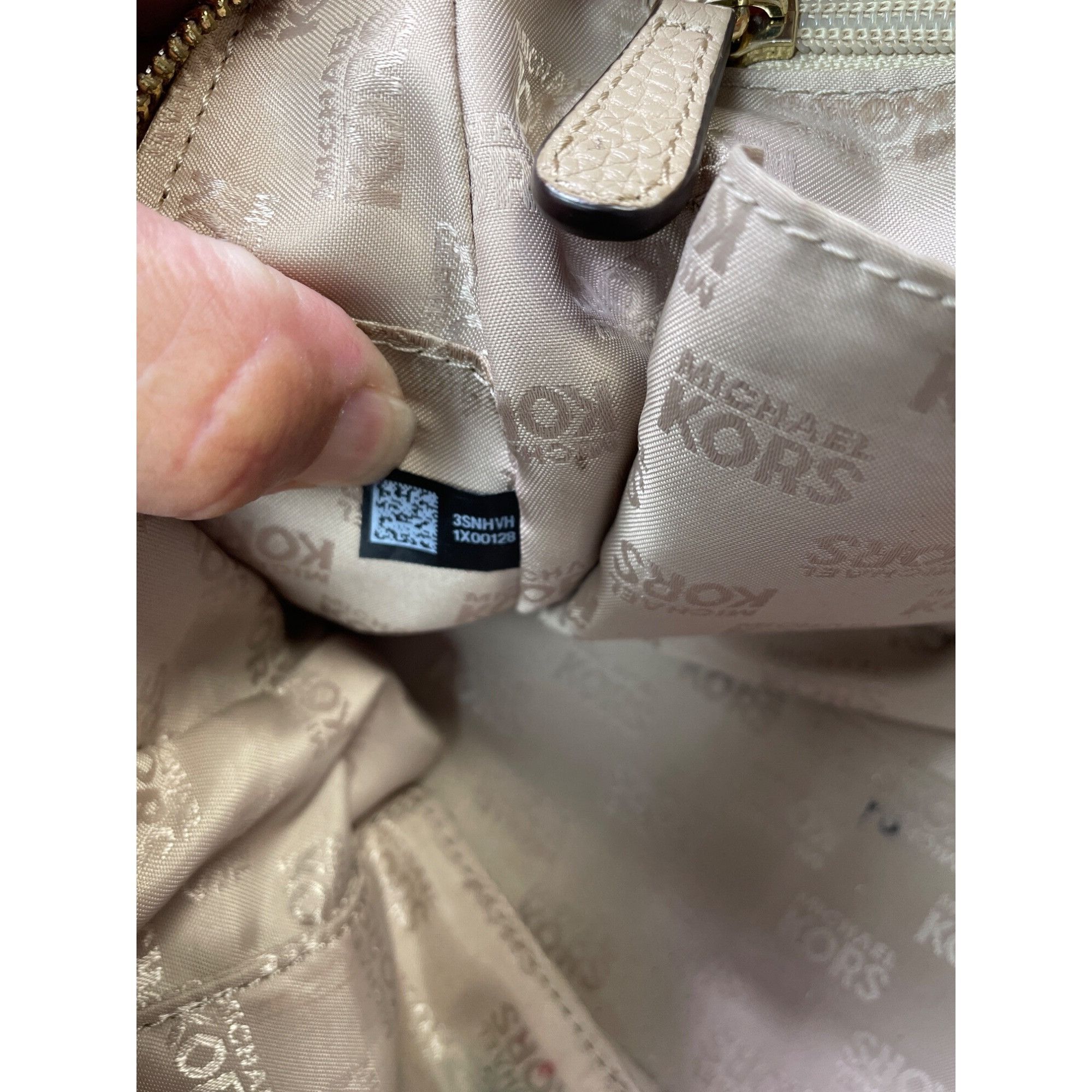 Michael Kors Michael Kors Womens Beige Leather Satchel Handbag SKU 9033 Size ONE SIZE - 18 Thumbnail