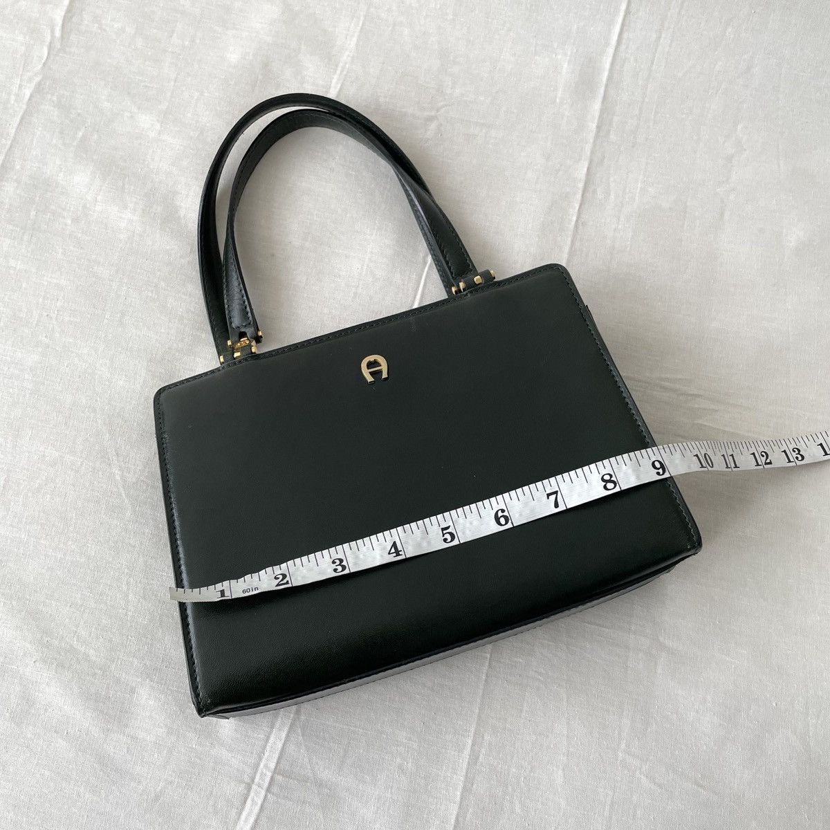 Etienne Aigner Vintage Aigner Black Leather Small Handbag Size ONE SIZE - 13 Thumbnail