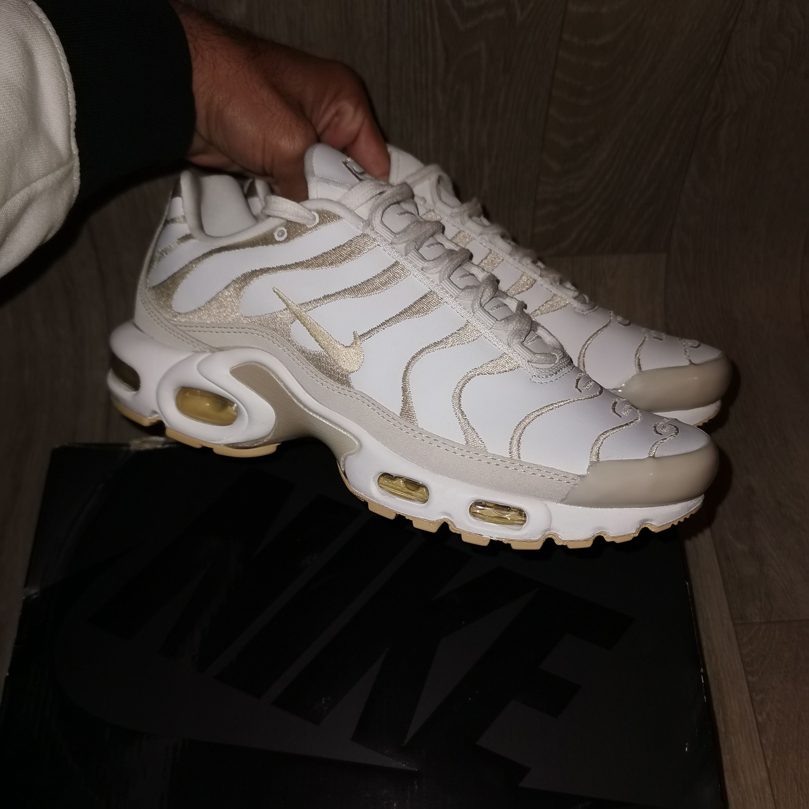 Nike W nike tn AIR MAX PLUS PRM, SUMMIT WHITE /PALE VANILLA Size US 7.5 / IT 37.5 - 22 Thumbnail