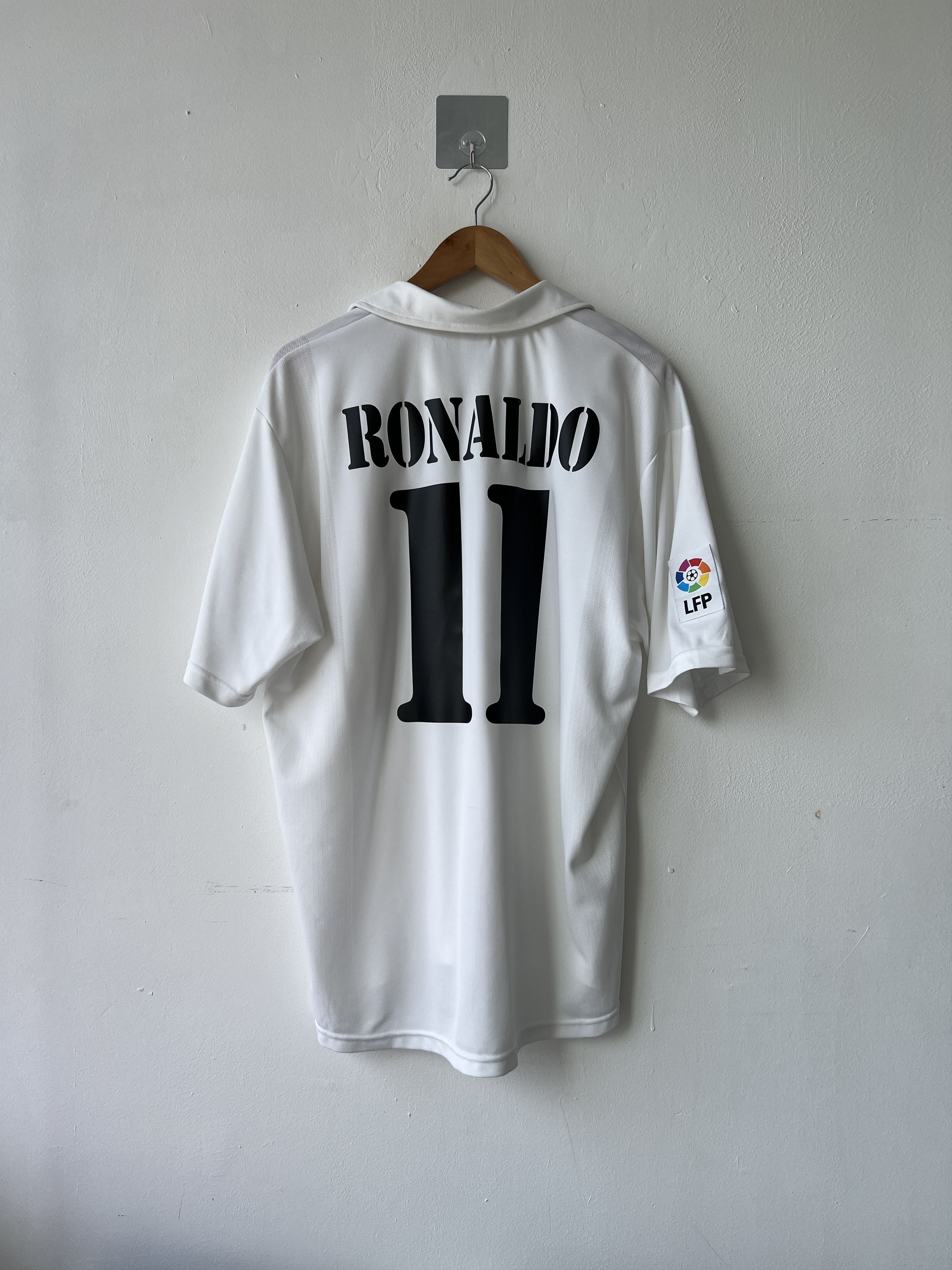Adidas (L) Real Madrid 2002-03 Home Kit Ronaldo #11 Size US L / EU 52-54 / 3 - 1 Thumbnail