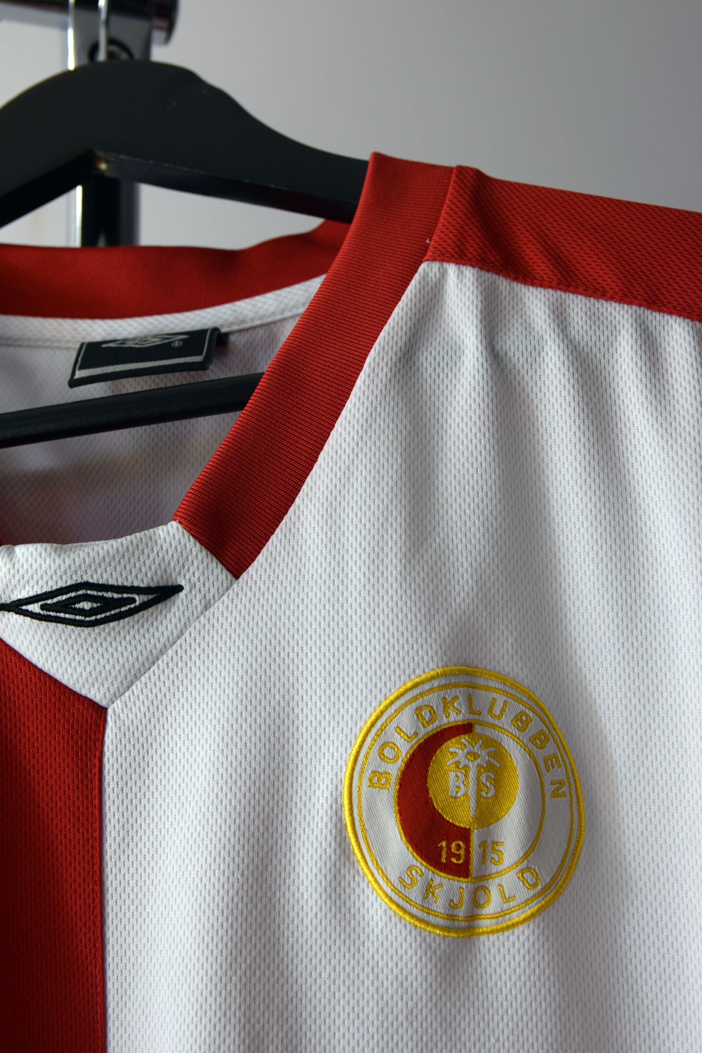 Umbro × Vintage Boldklubben Skjold Denmark SOCCER JERSEY Umbro size M - L Size US M / EU 48-50 / 2 - 3 Thumbnail